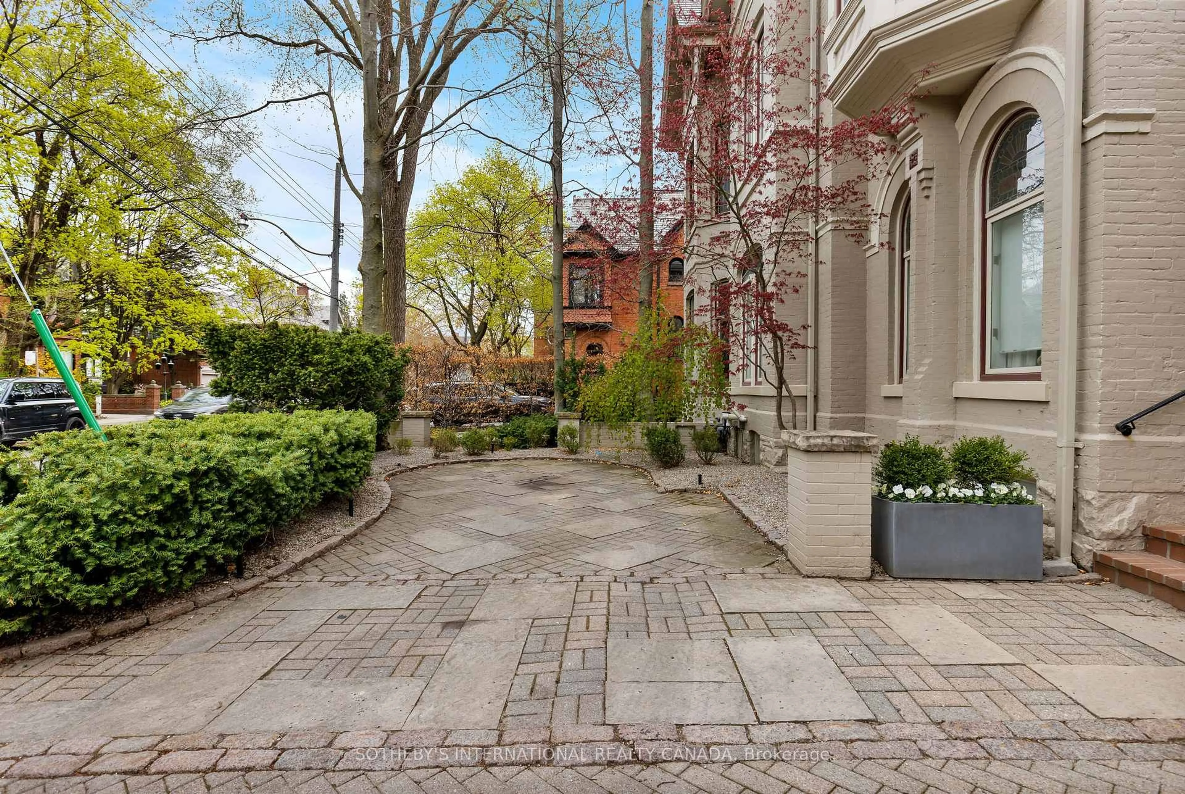 Patio, street for 53 Elm Ave, Toronto Ontario M4W 1N6