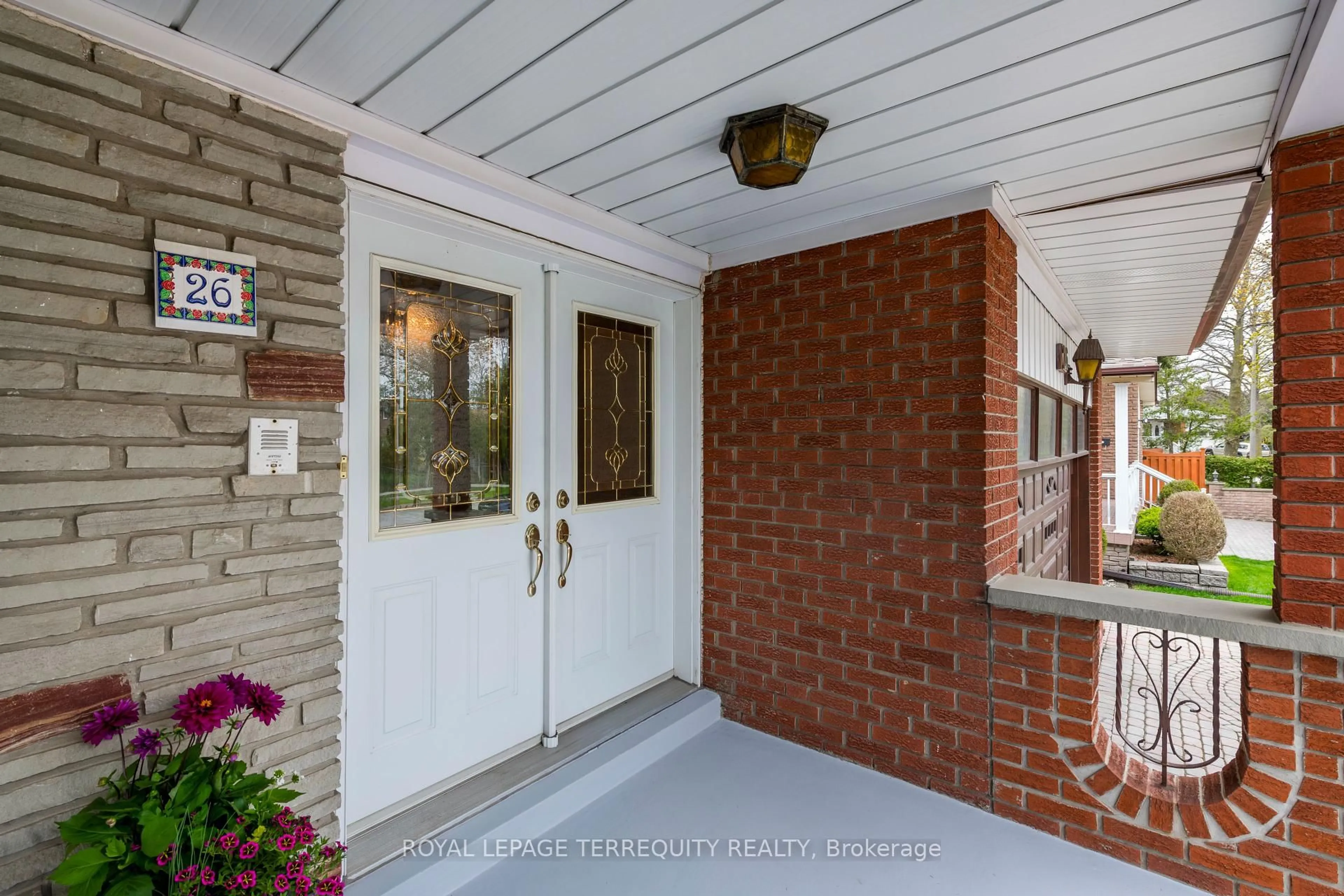 Indoor entryway for 26 Taverly Rd, Toronto Ontario M2J 4E5