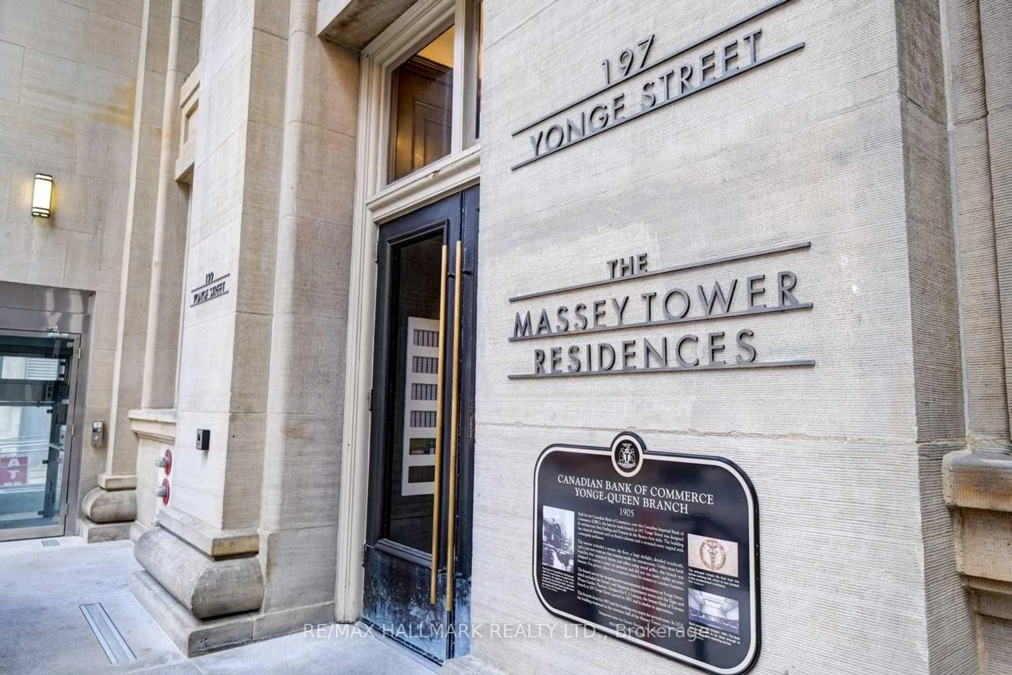 Indoor foyer for 197 Yonge St #5006, Toronto Ontario M5B 0C1