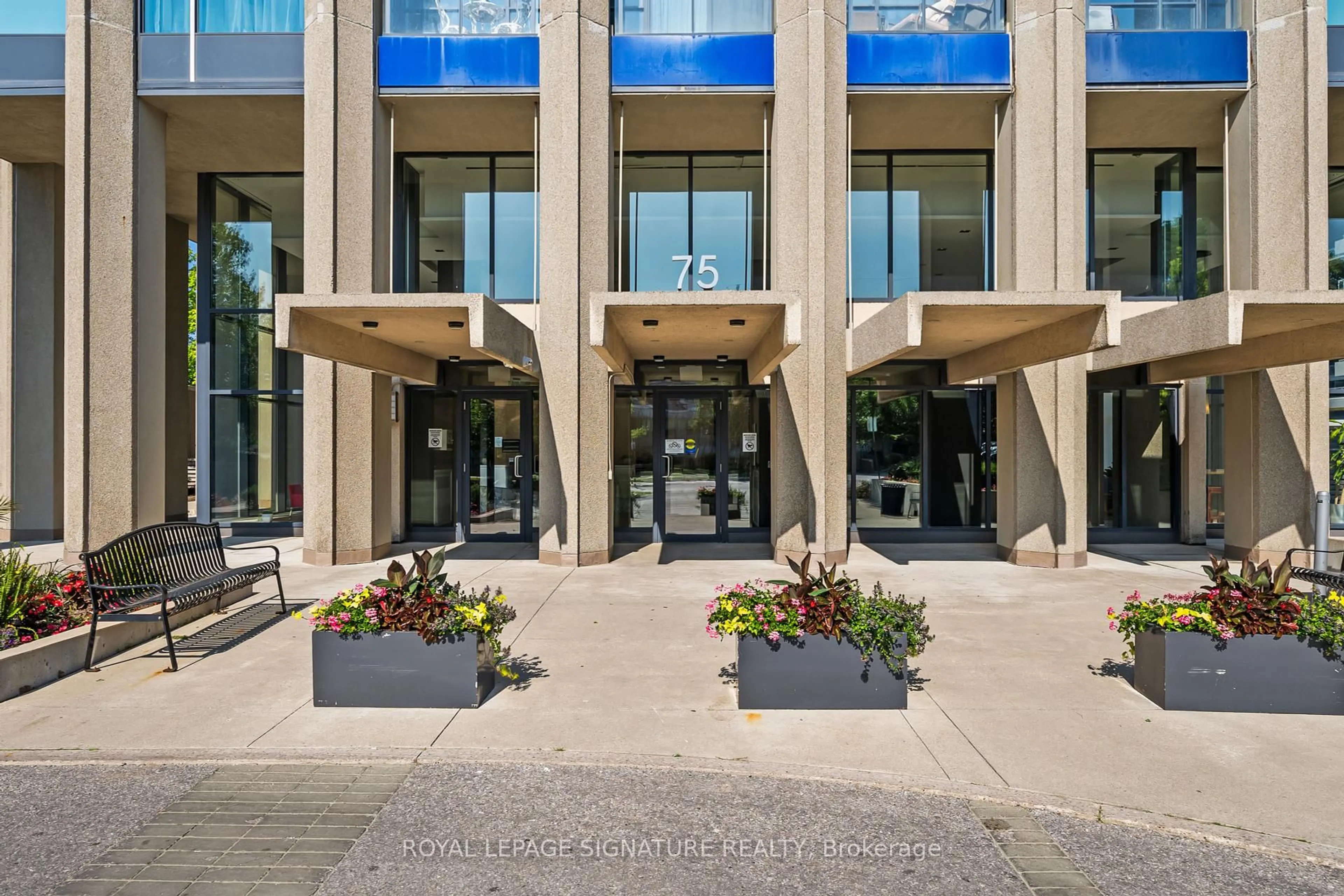 Indoor foyer for 75 The Donway N/A #1005, Toronto Ontario M3C 2E9