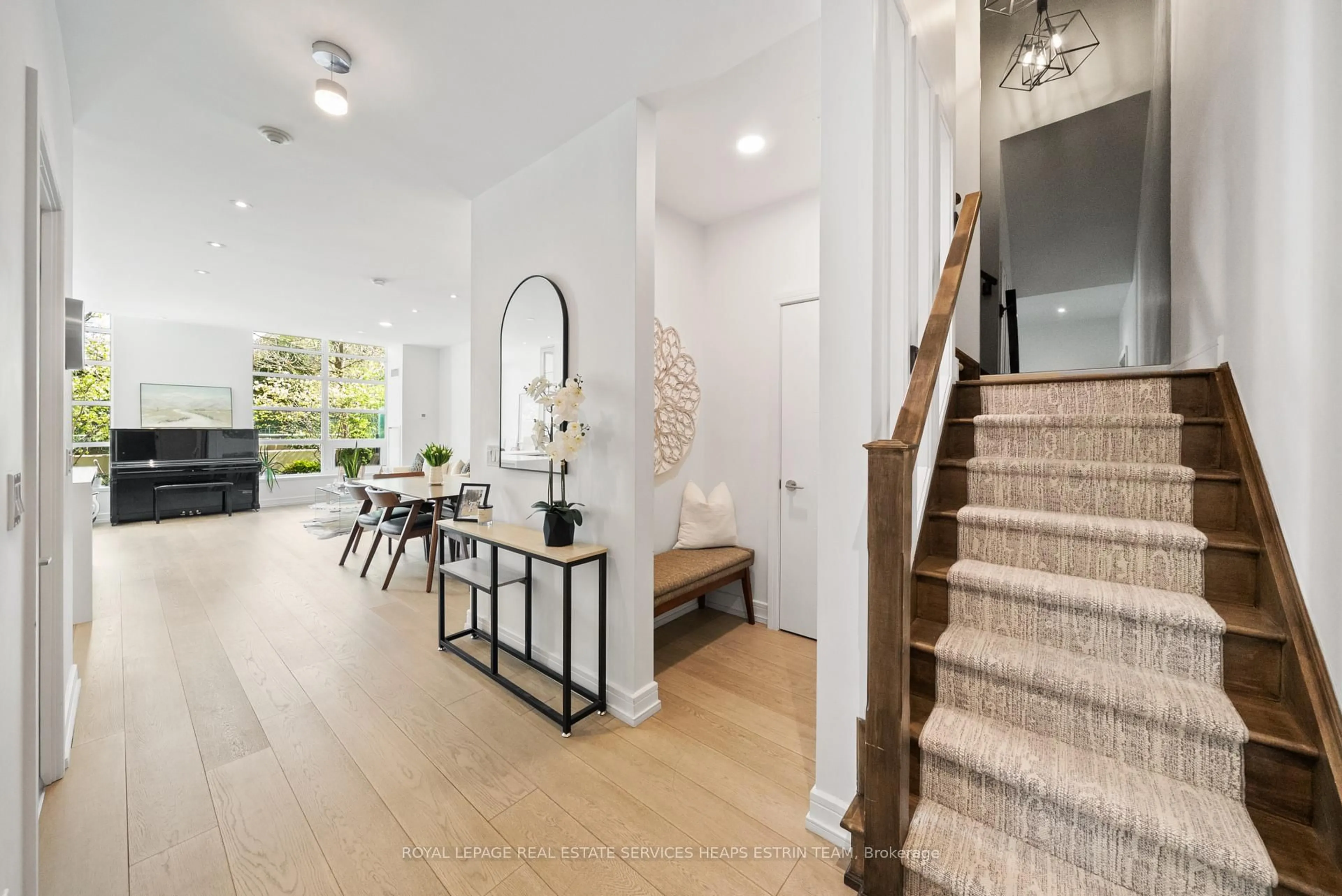 Indoor entryway for 35 Brian Peck Cres #TH112, Toronto Ontario M4G 0A5