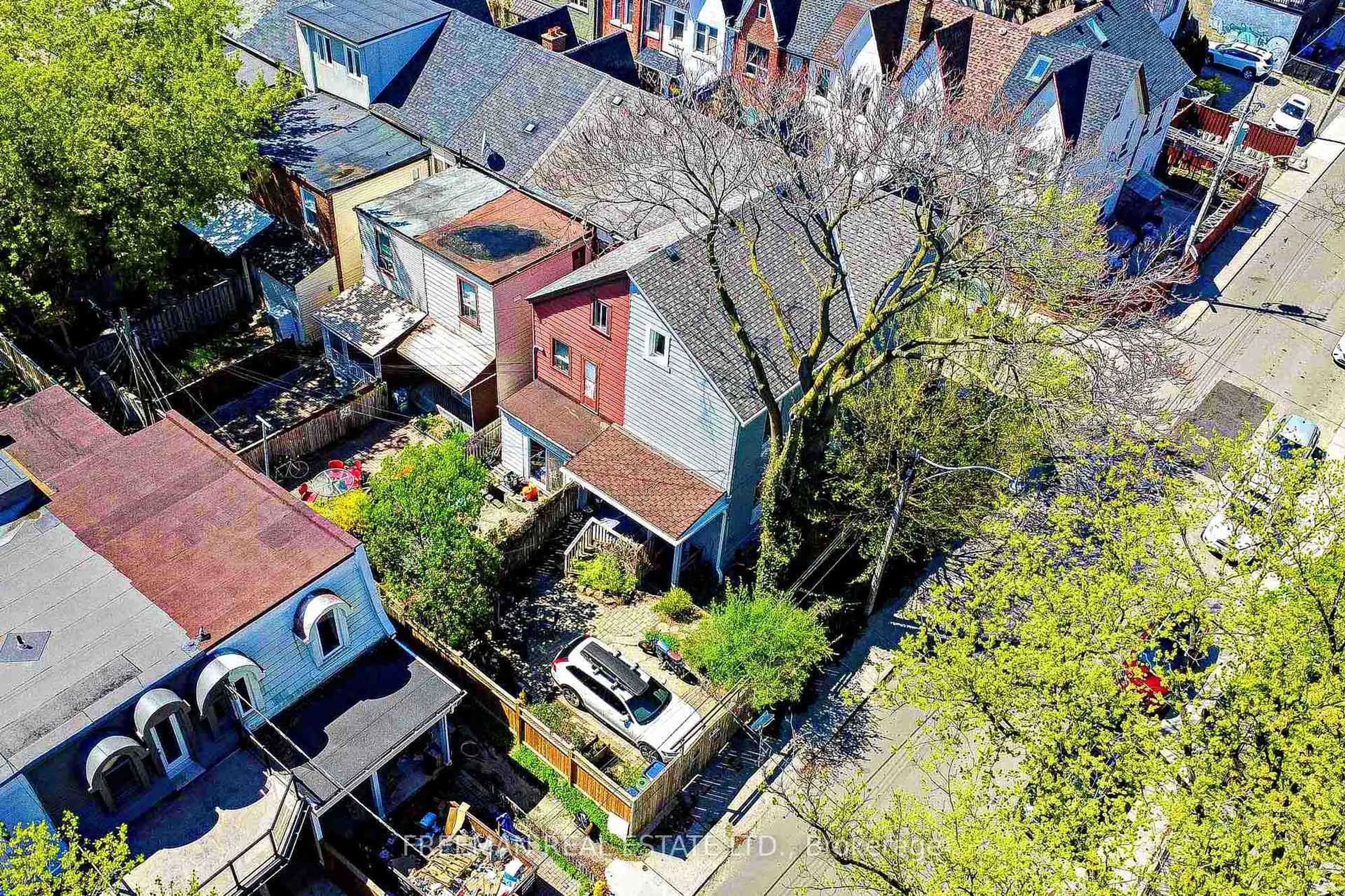 A pic from outside/outdoor area/front of a property/back of a property/a pic from drone, street for 1 Andrews Ave, Toronto Ontario M6J 1S2