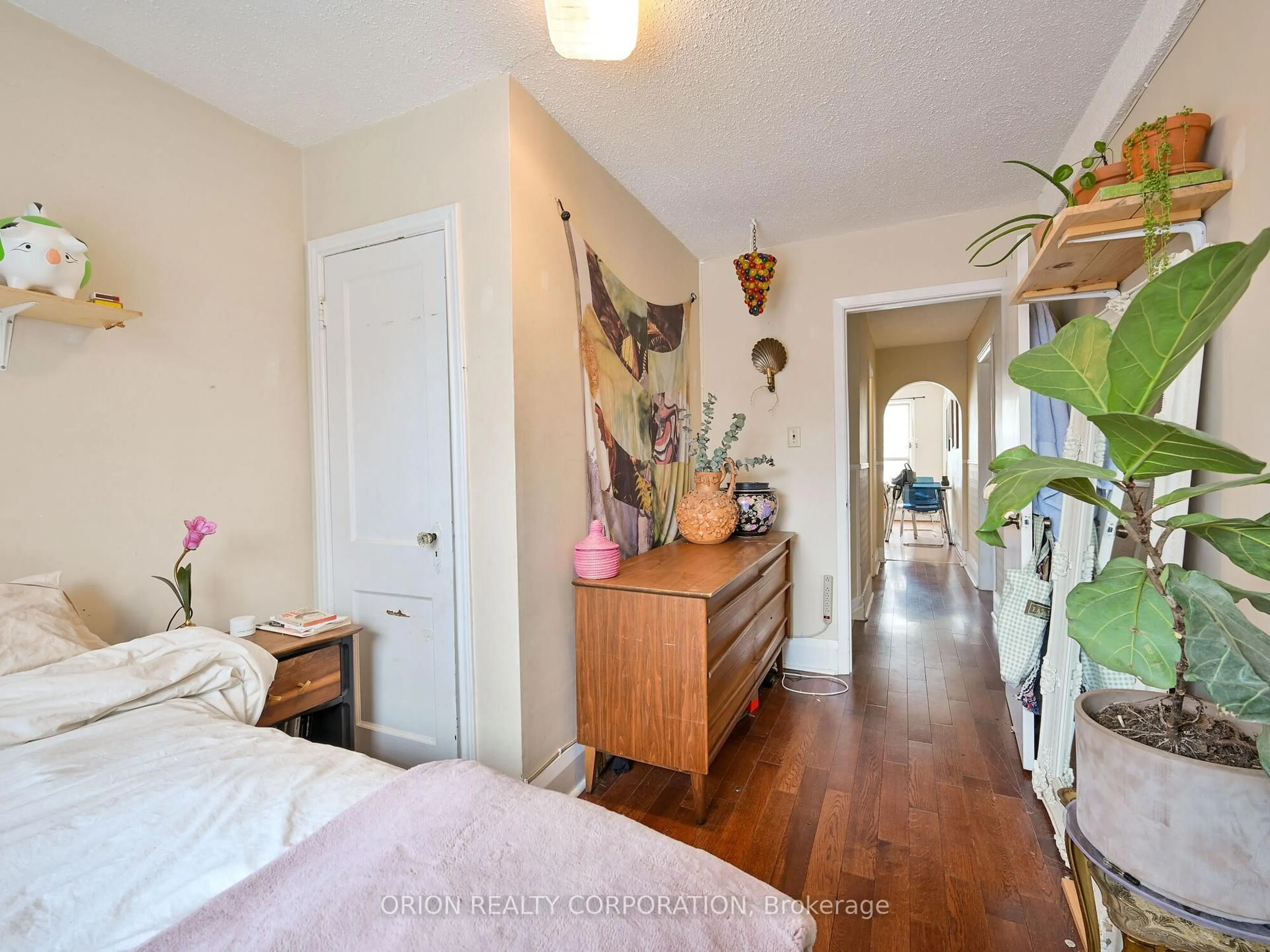 A pic of a room for 456 Crawford St, Toronto Ontario M6G 3J6