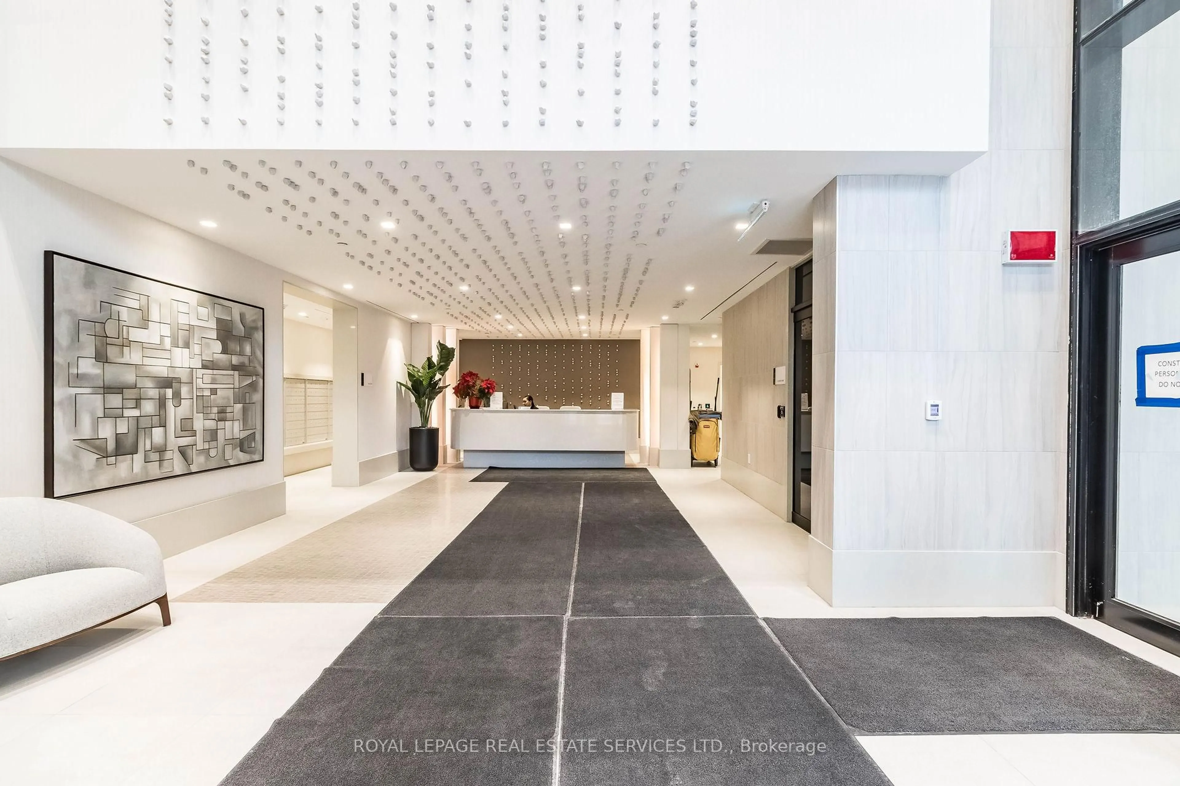 Lobby for 2020 Bathurst St #718, Toronto Ontario M5P 0A6