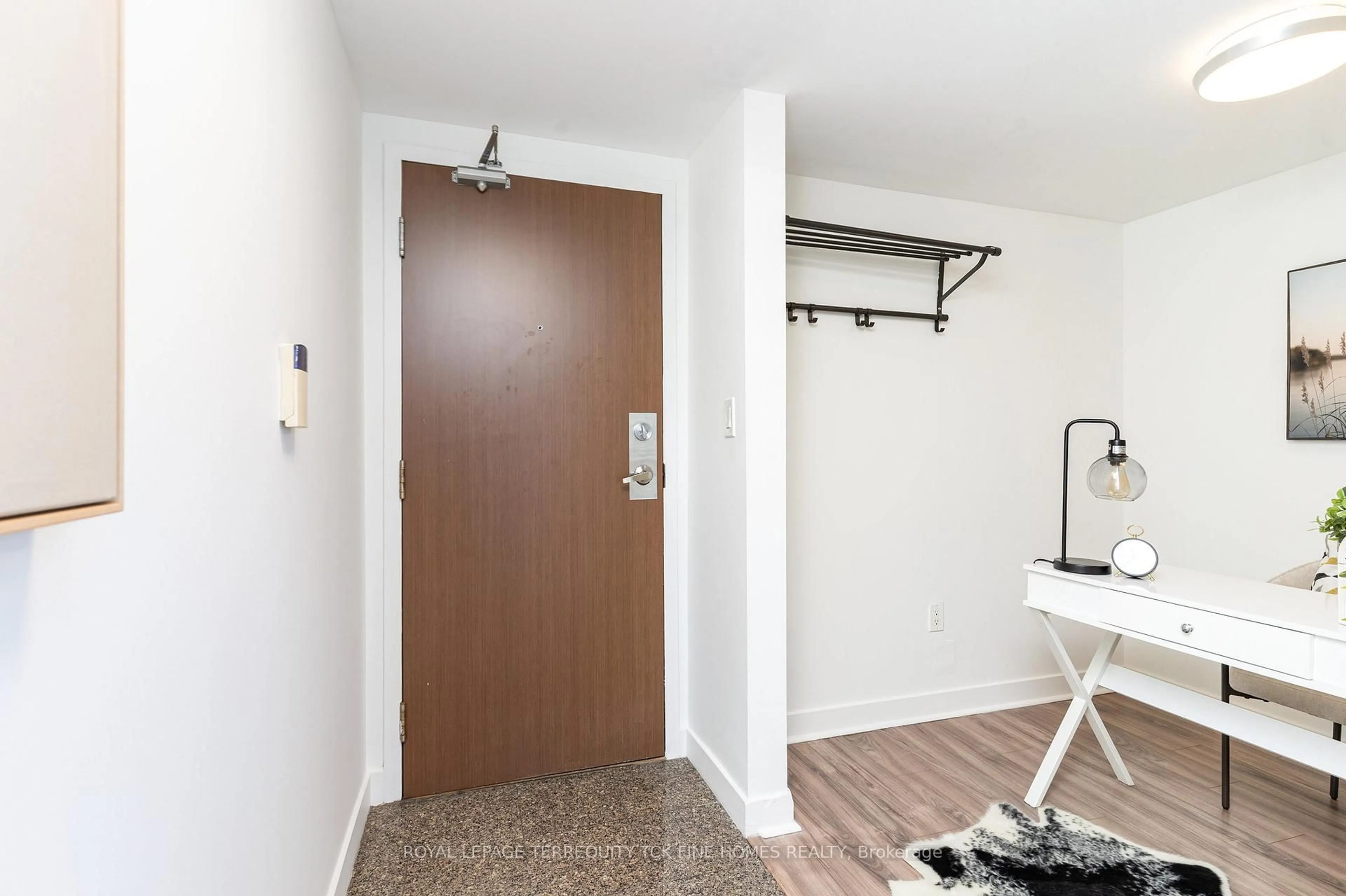 Indoor entryway for 35 Mariner Terr #5303, Toronto Ontario M5V 3V9