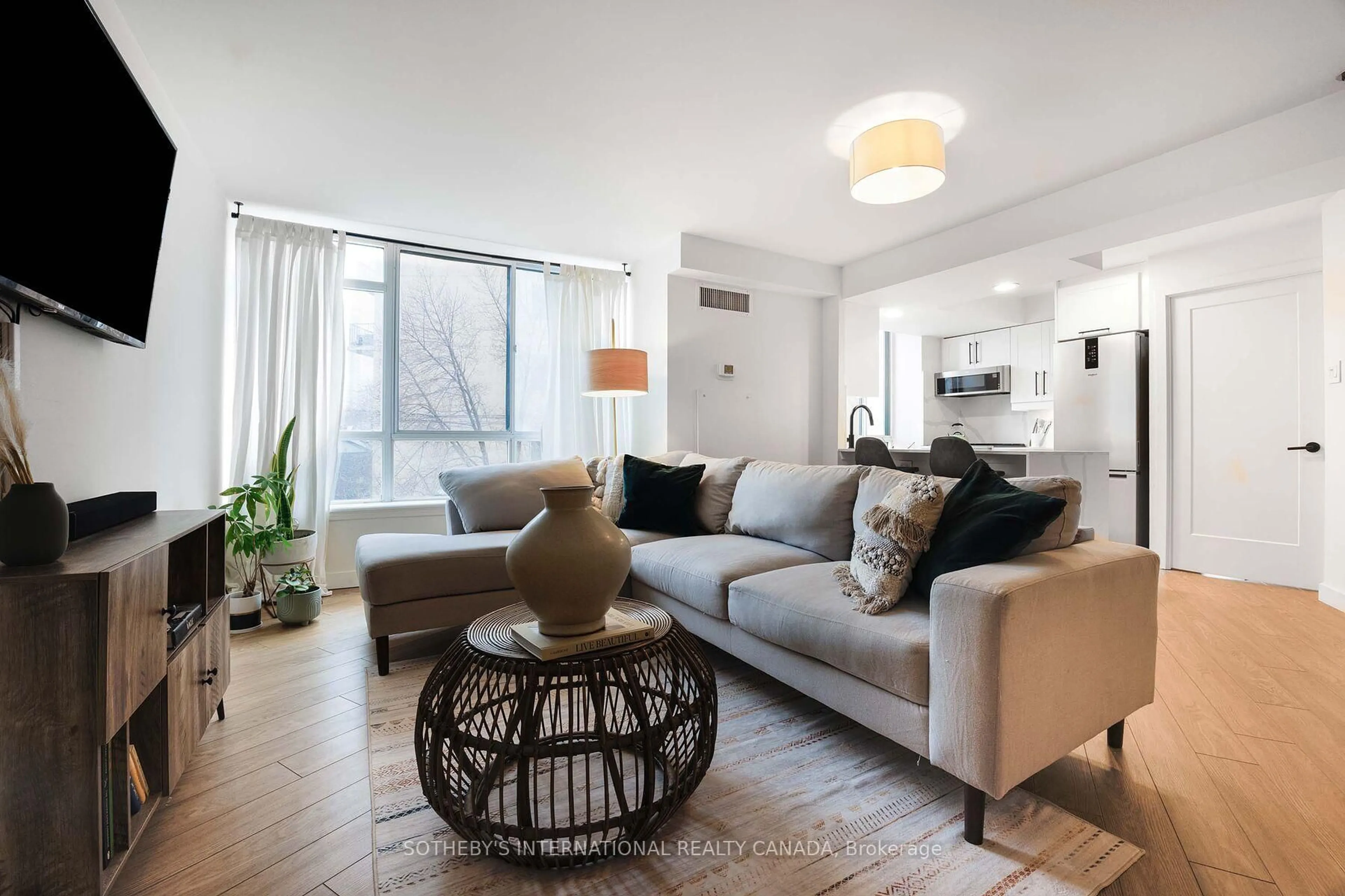 Living room with furniture, unknown for 801 King St #213, Toronto Ontario M5V 3C9