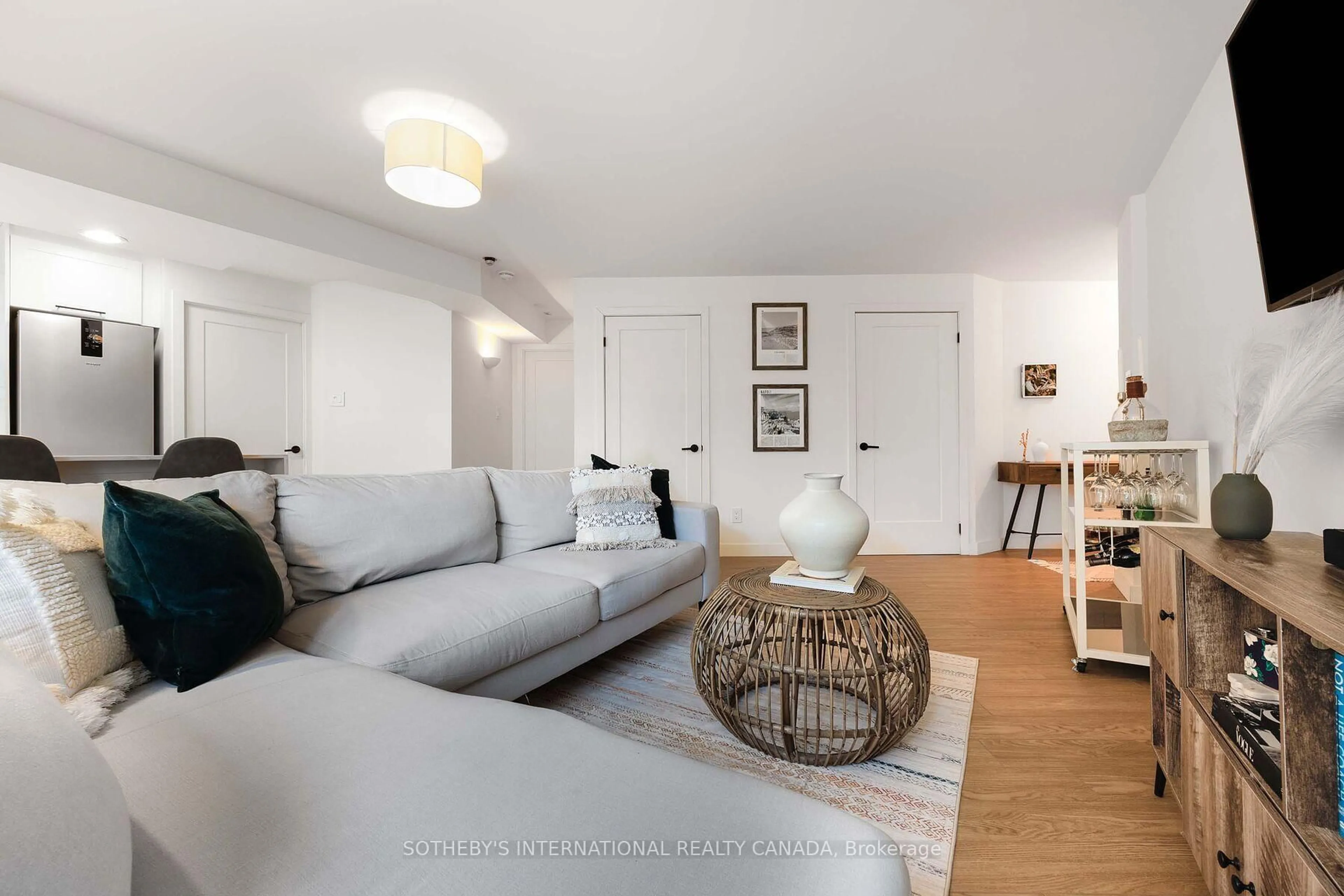 Living room with furniture, unknown for 801 King St #213, Toronto Ontario M5V 3C9