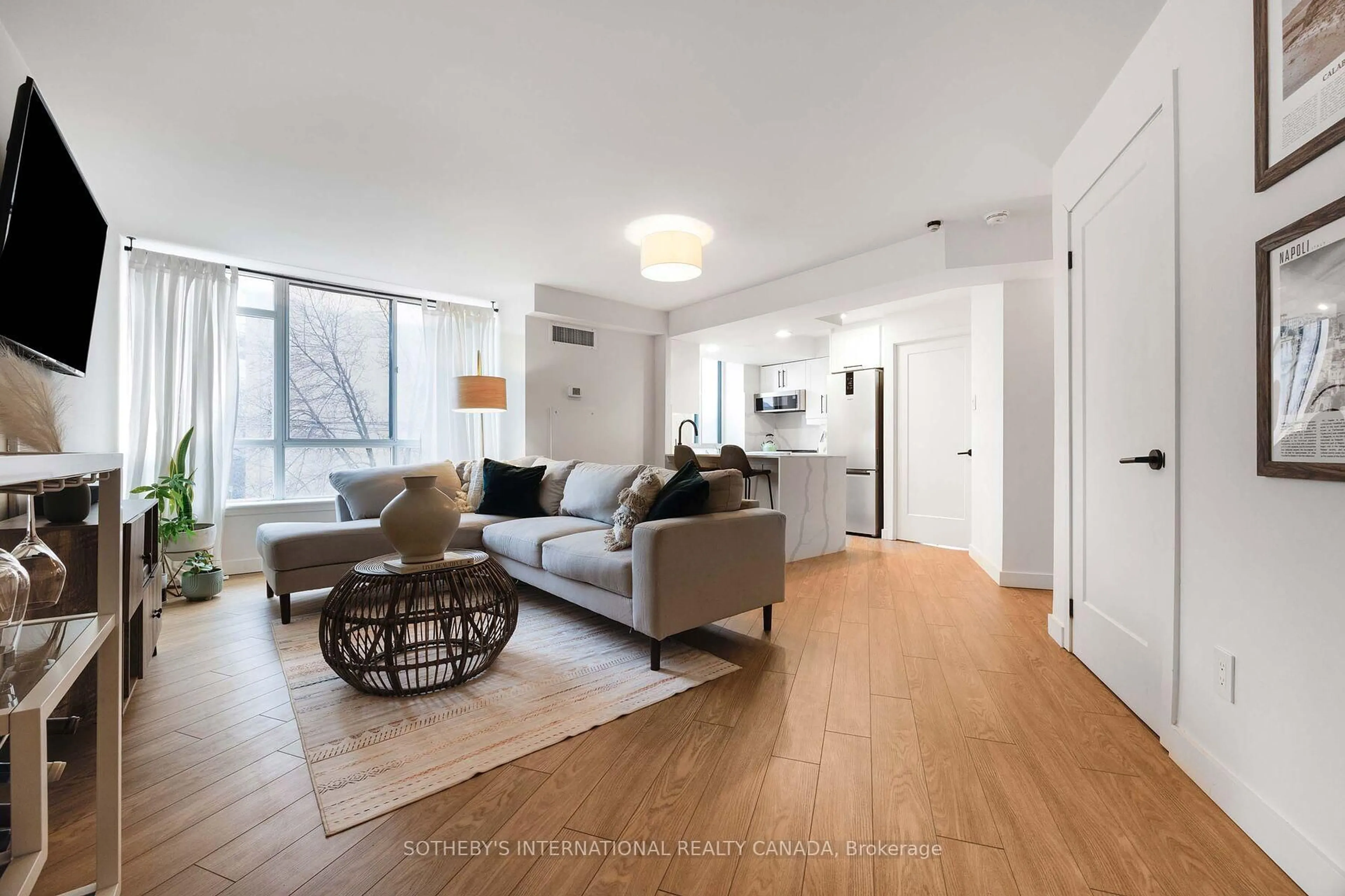 Living room with furniture, unknown for 801 King St #213, Toronto Ontario M5V 3C9