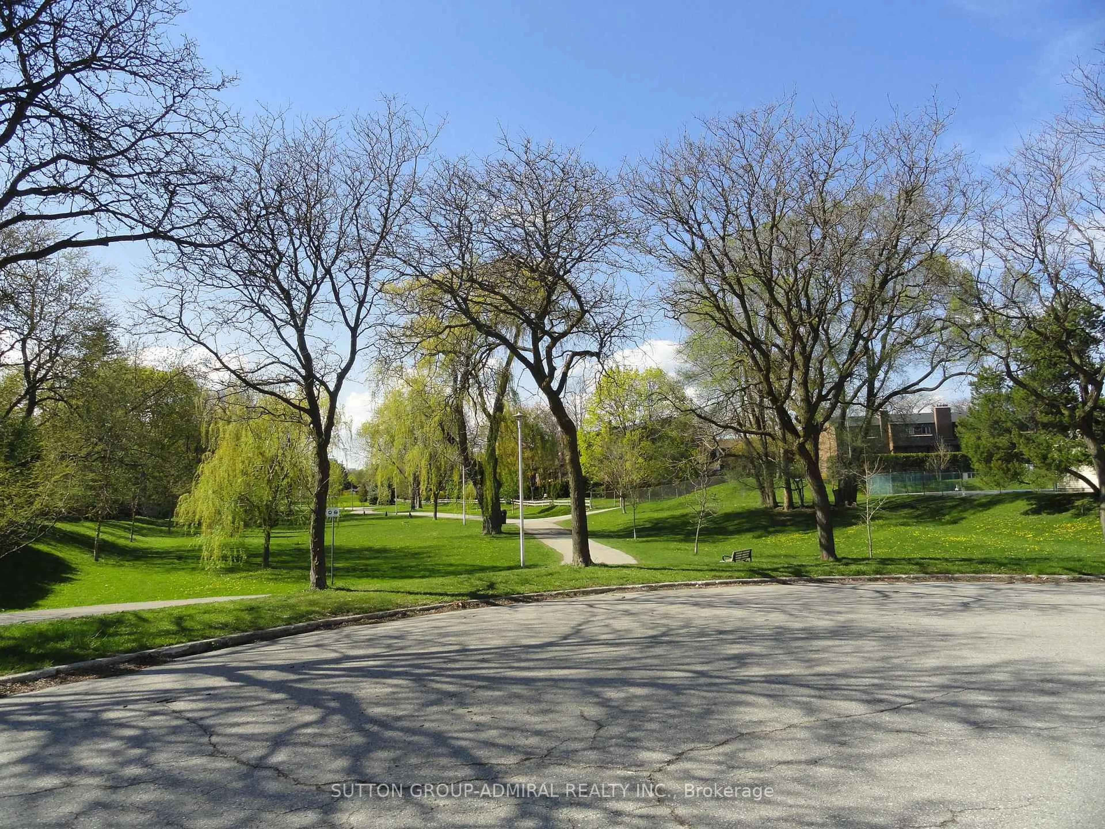 A pic from outside/outdoor area/front of a property/back of a property/a pic from drone, street for 227 Glendora Ave, Toronto Ontario M2N 2W6