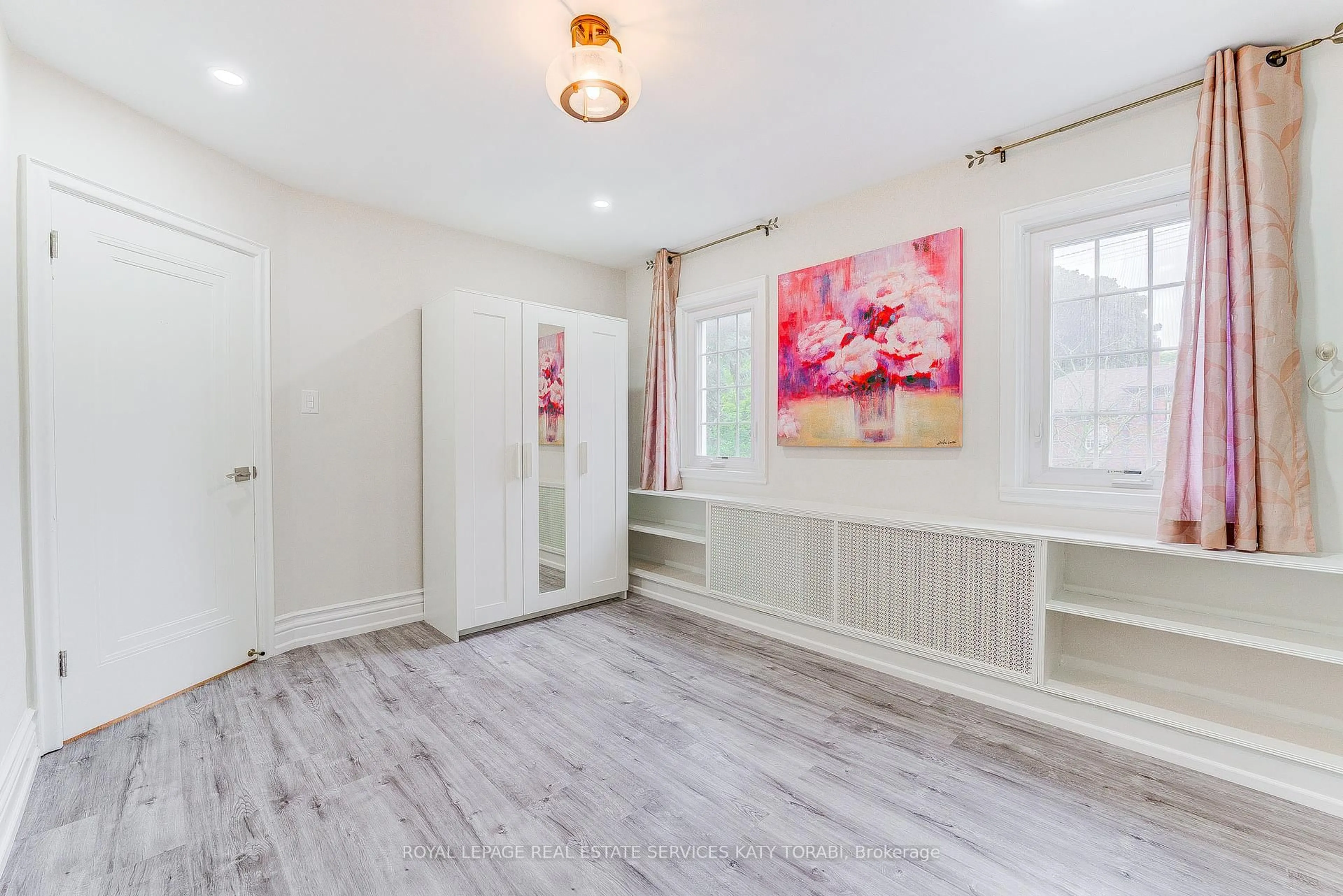 Indoor entryway for 603 Spadina Rd, Toronto Ontario M5P 2X1