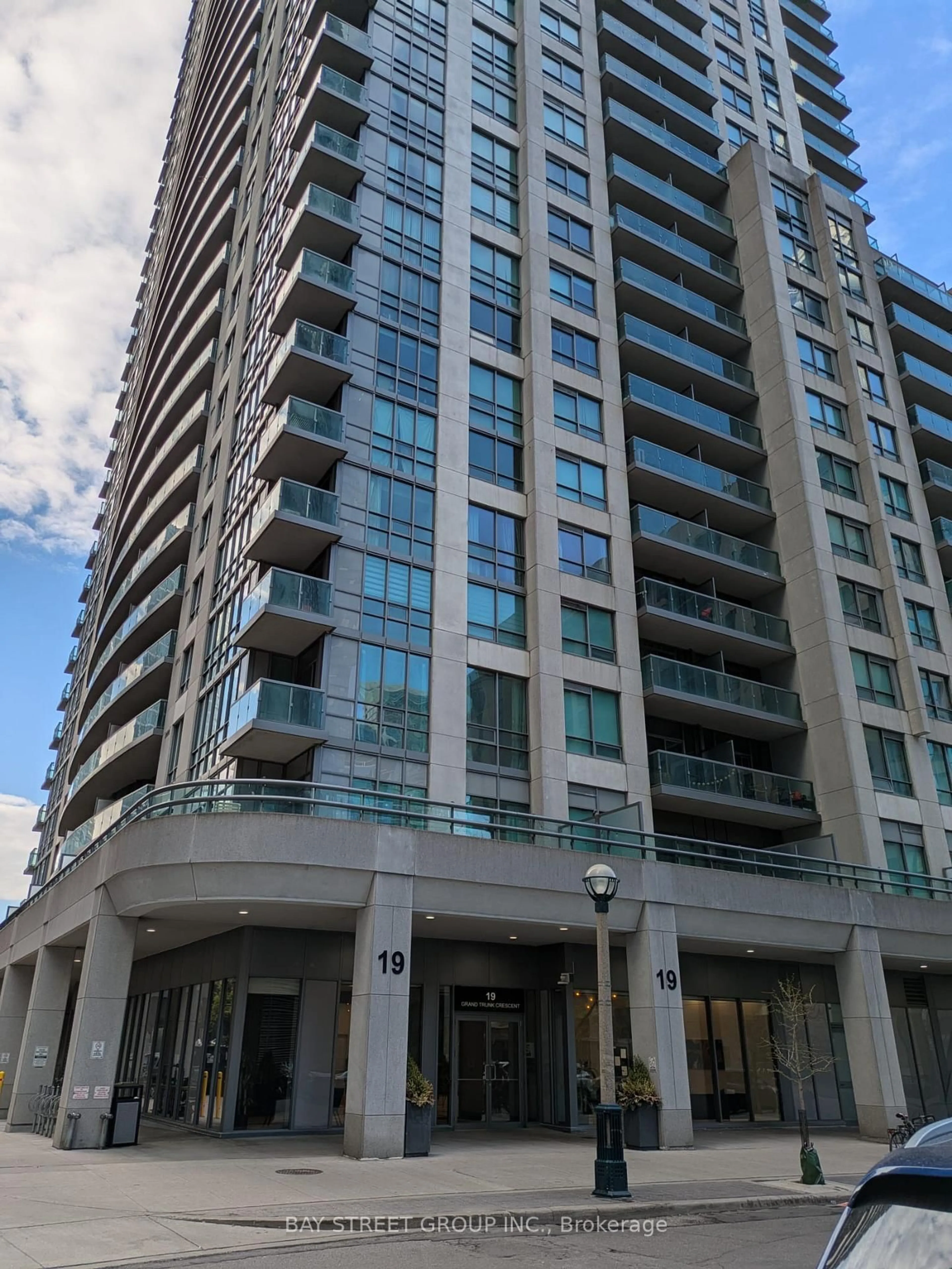 Indoor foyer for 19 Grand Trunk Cres #3808, Toronto Ontario M5J 3A3