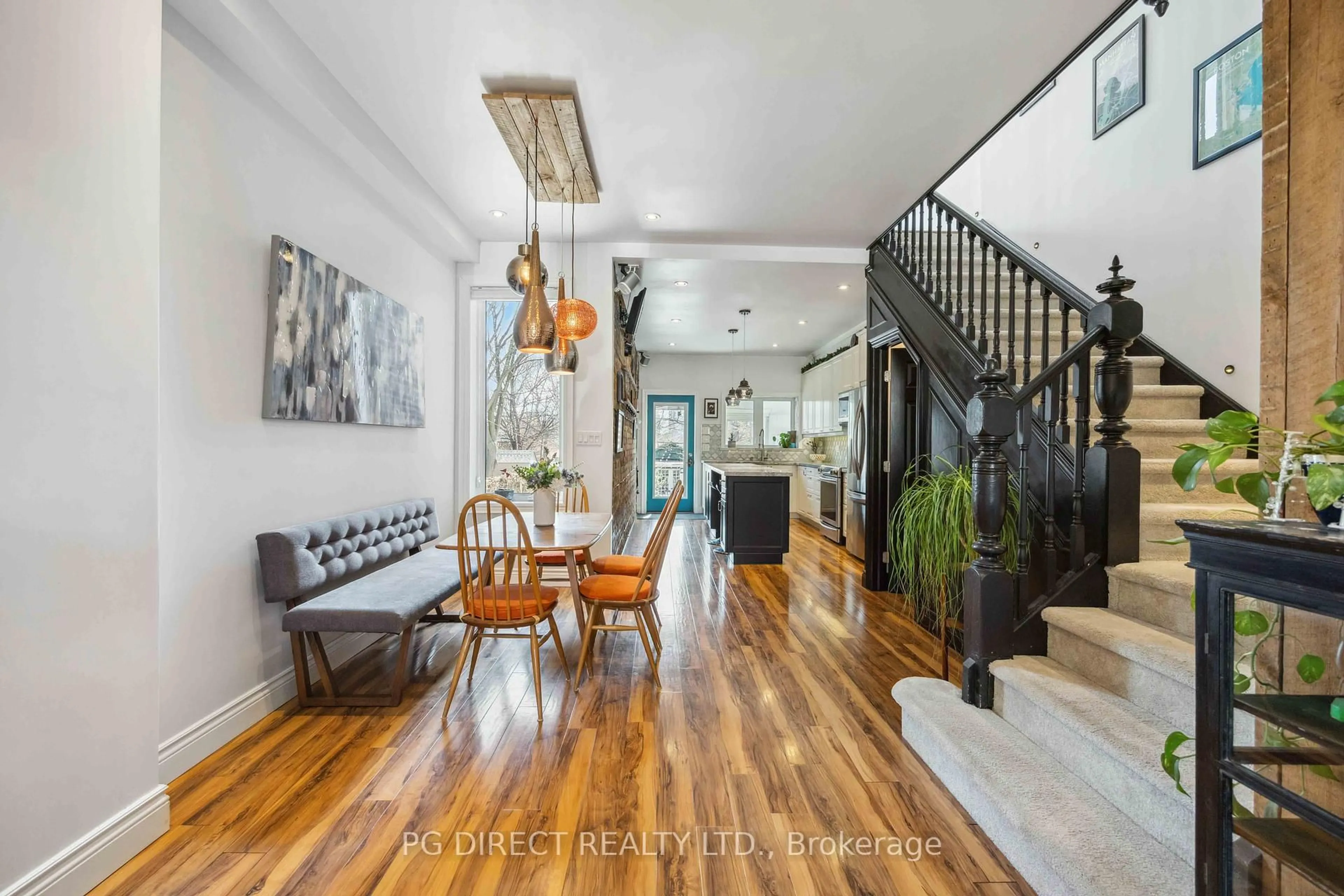 Indoor entryway for 951 Dundas St, Toronto Ontario M6J 1W4