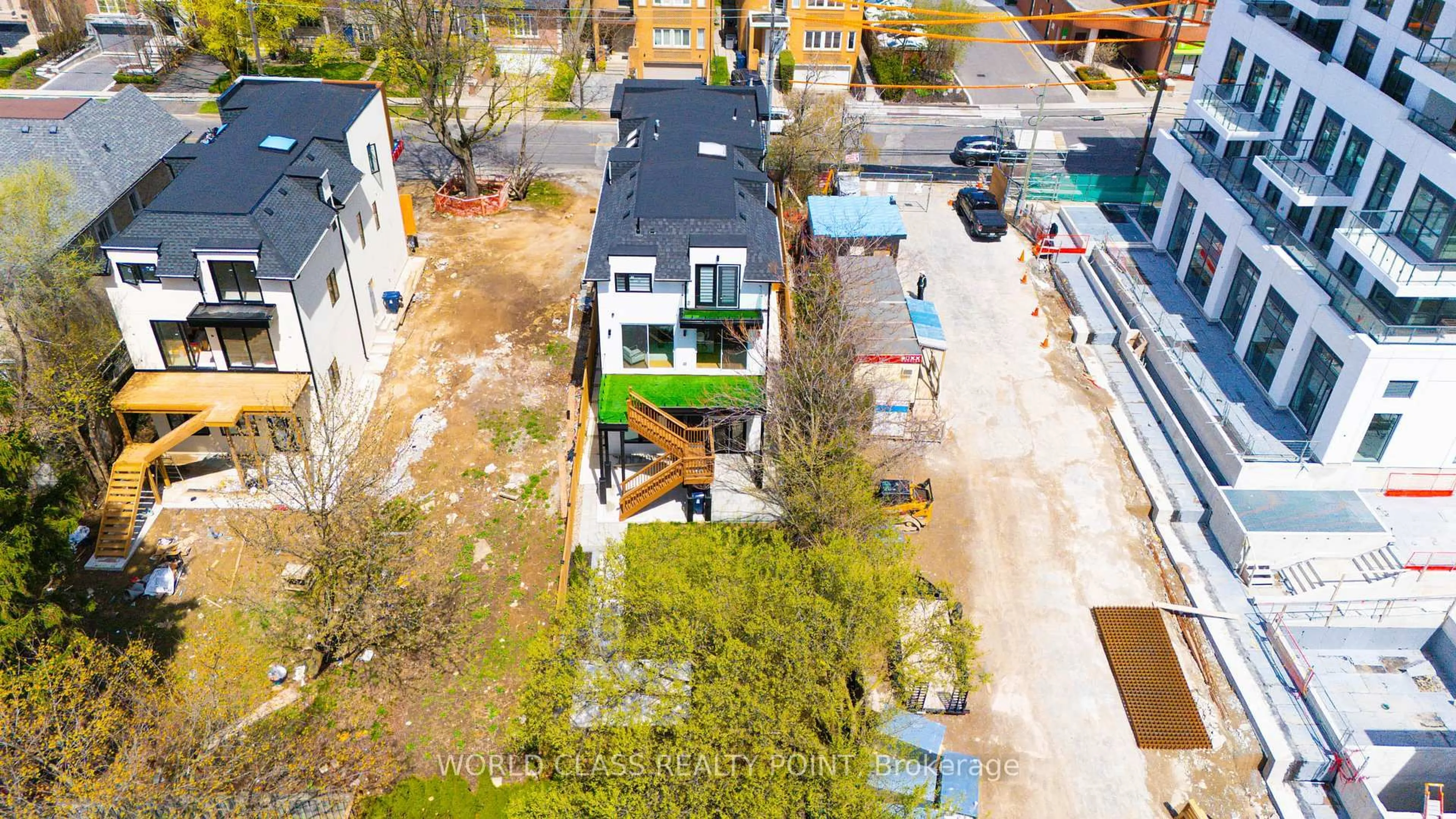A pic from outside/outdoor area/front of a property/back of a property/a pic from drone, city buildings view from balcony for 517 Glencairn Ave, Toronto Ontario M6B 1Z2
