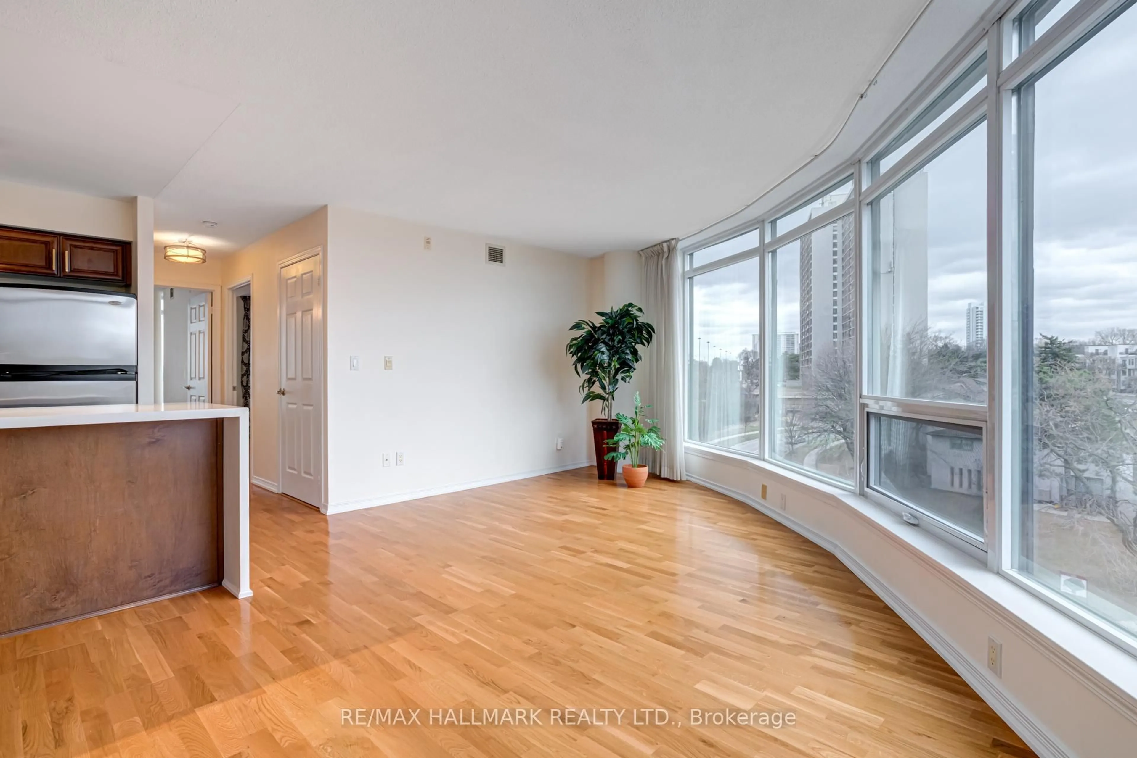 A pic of a room for 18 Valley Woods Rd #1003, Toronto Ontario M3A 0A1