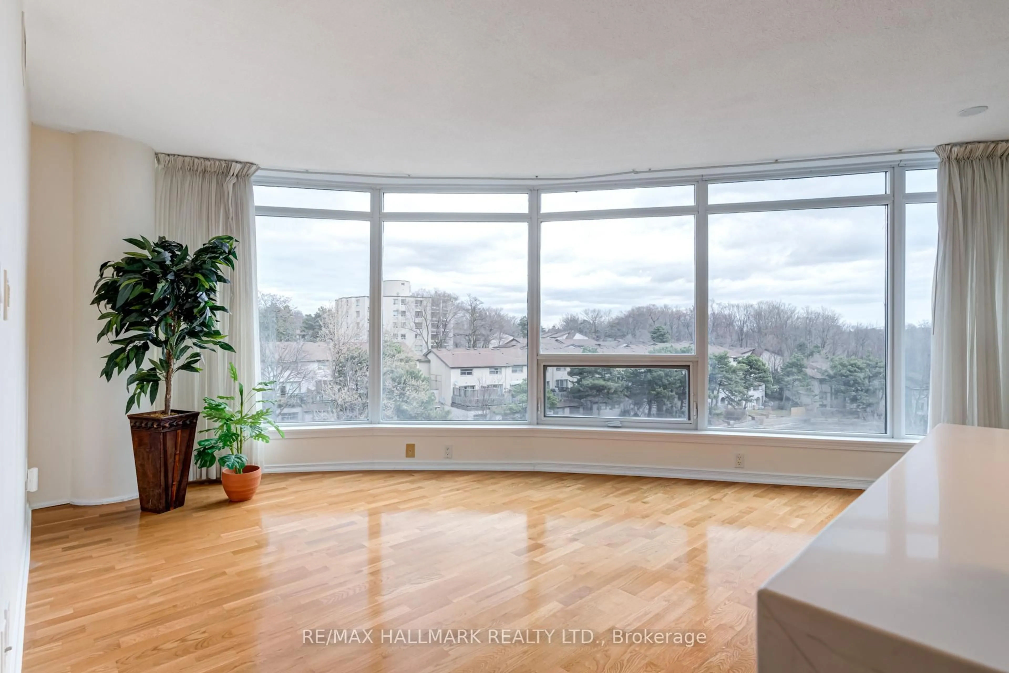 A pic of a room for 18 Valley Woods Rd #1003, Toronto Ontario M3A 0A1