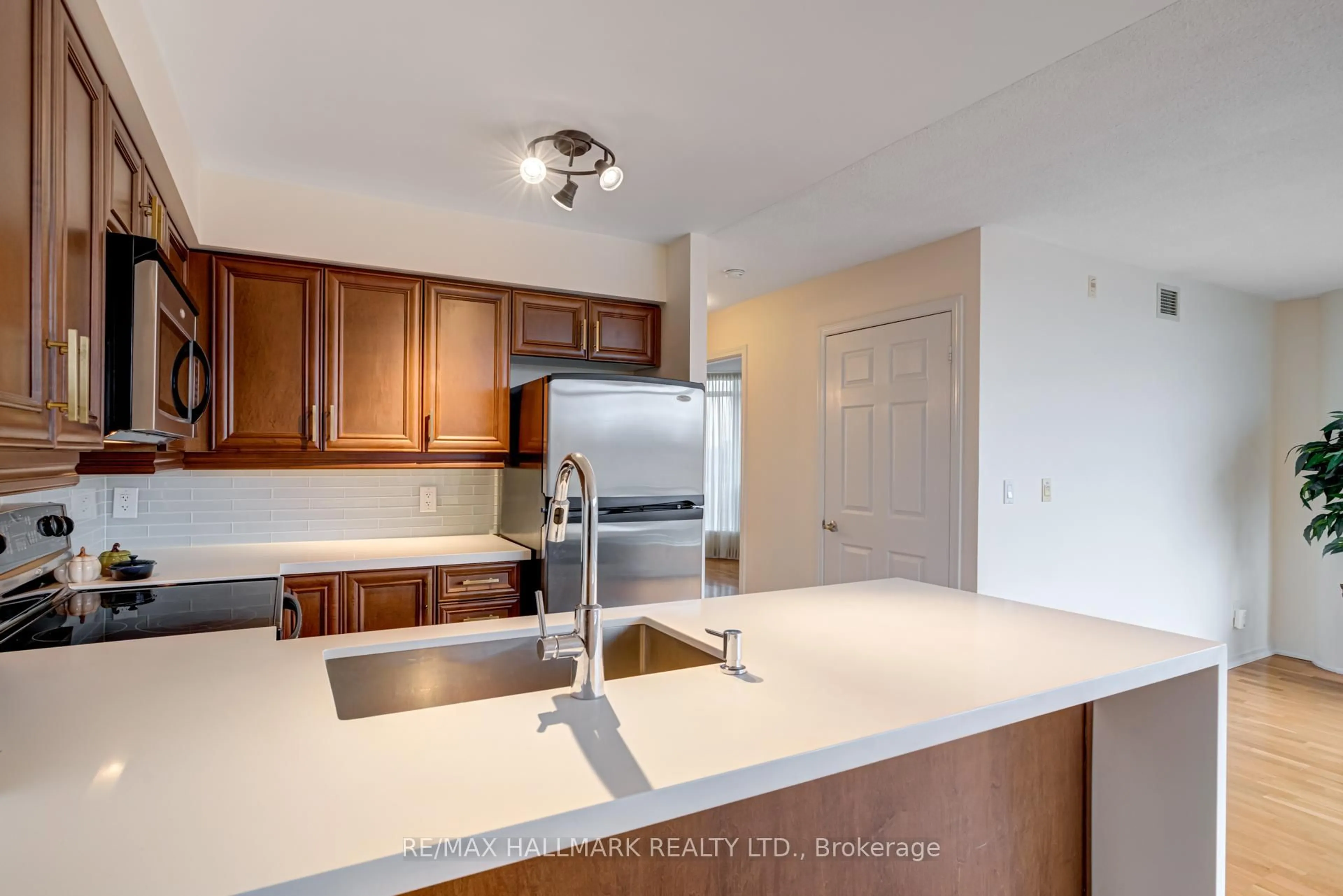 Standard kitchen, unknown for 18 Valley Woods Rd #1003, Toronto Ontario M3A 0A1