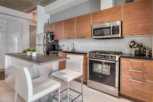 Additional property image - 60 Bathurst St Unit 909