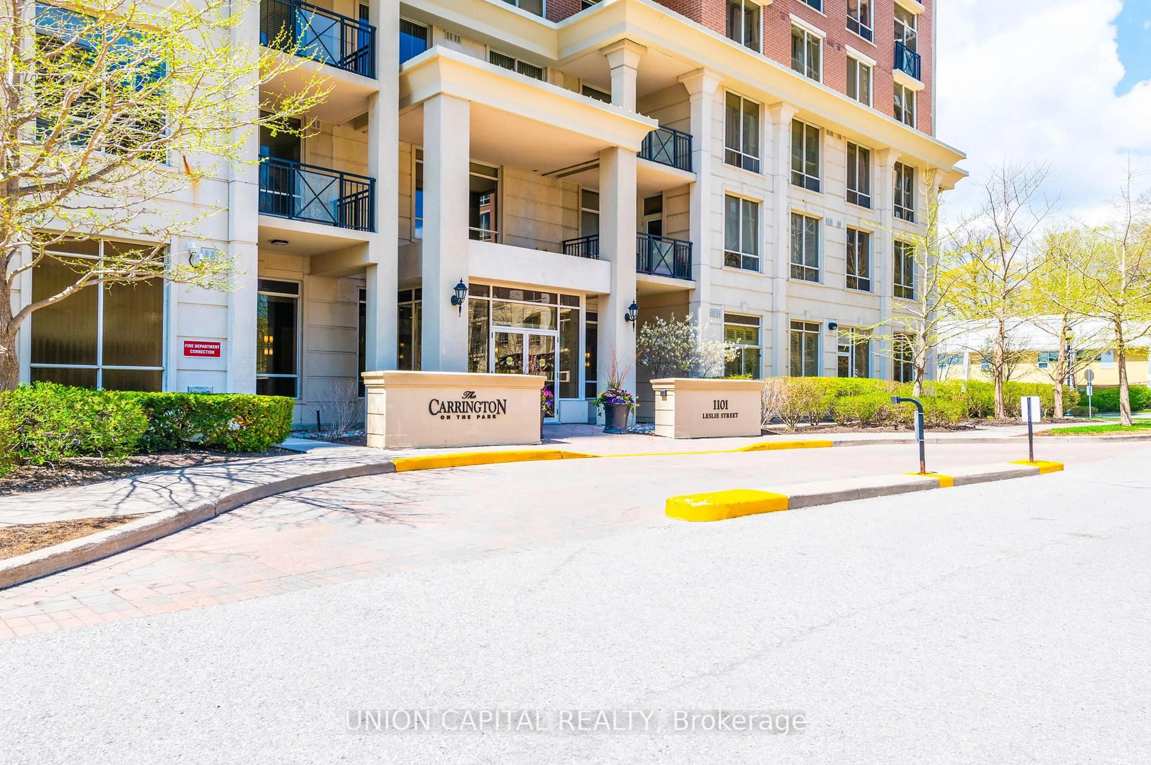 Indoor foyer for 1101 Leslie St #806, Toronto Ontario M3C 4G3