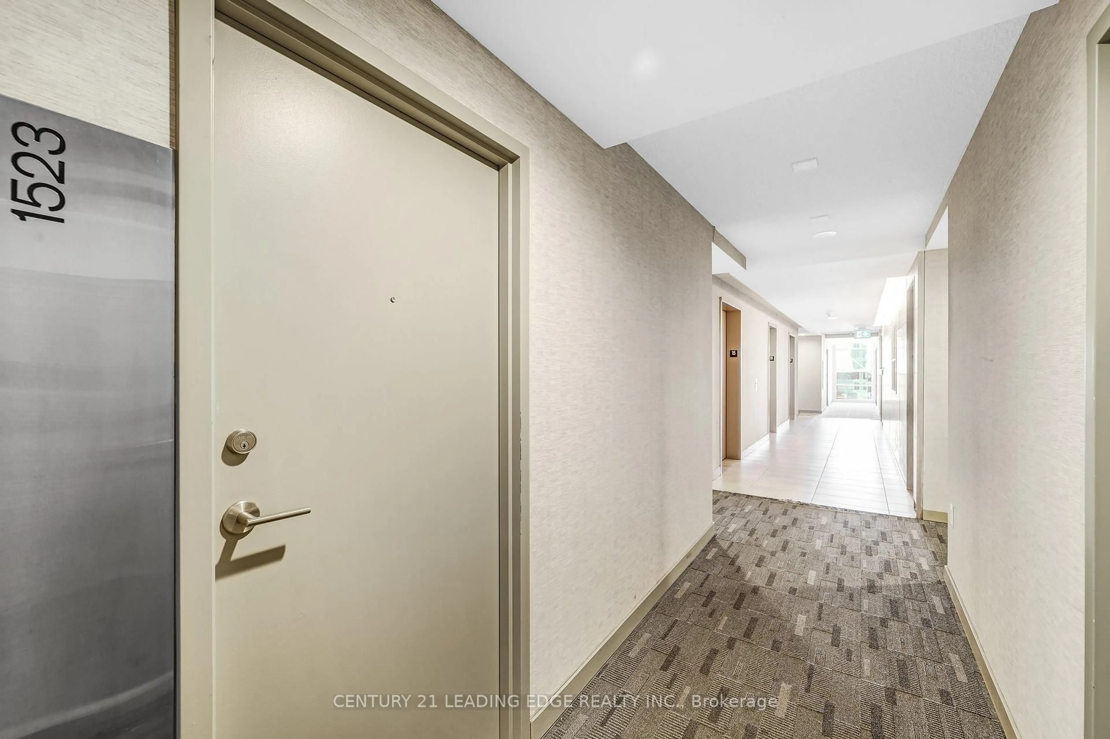 Indoor foyer for 4K Spadina Ave #1523, Toronto Ontario M5V 3Y9
