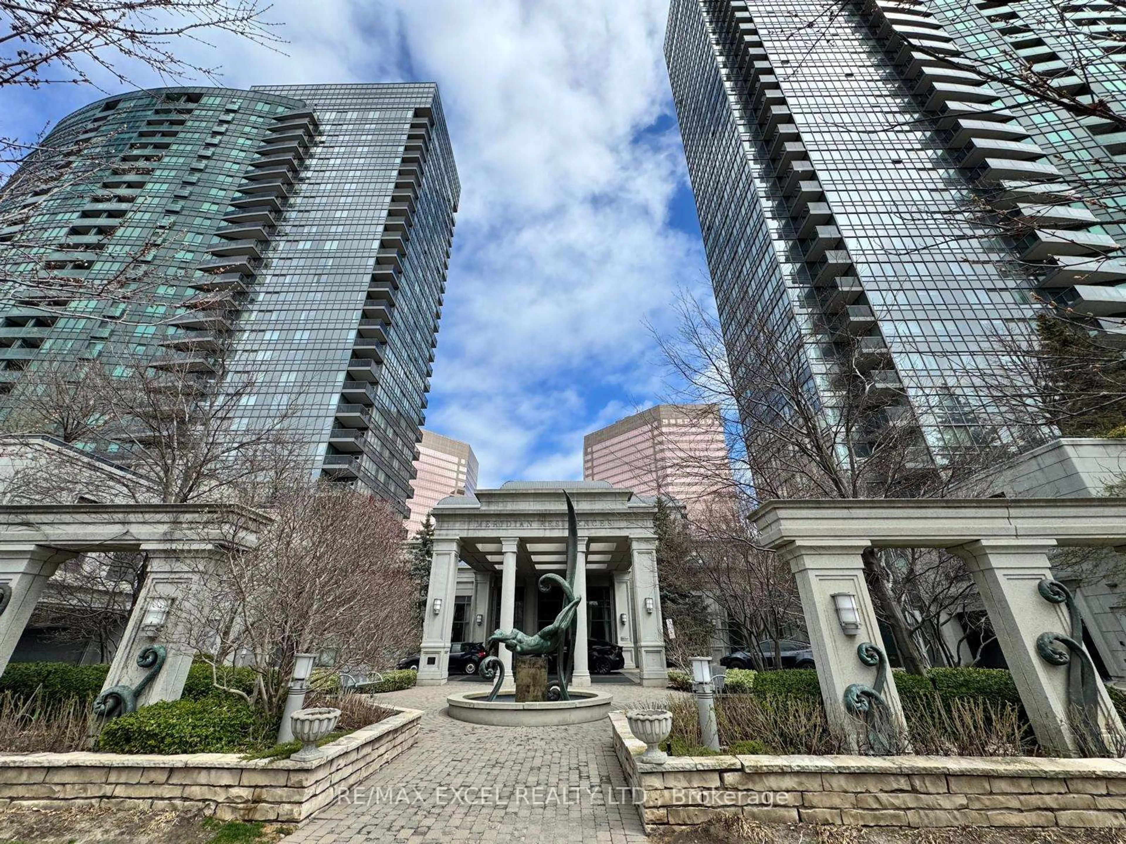 Indoor foyer for 25 Greenview Ave #428, Toronto Ontario M2M 0A5