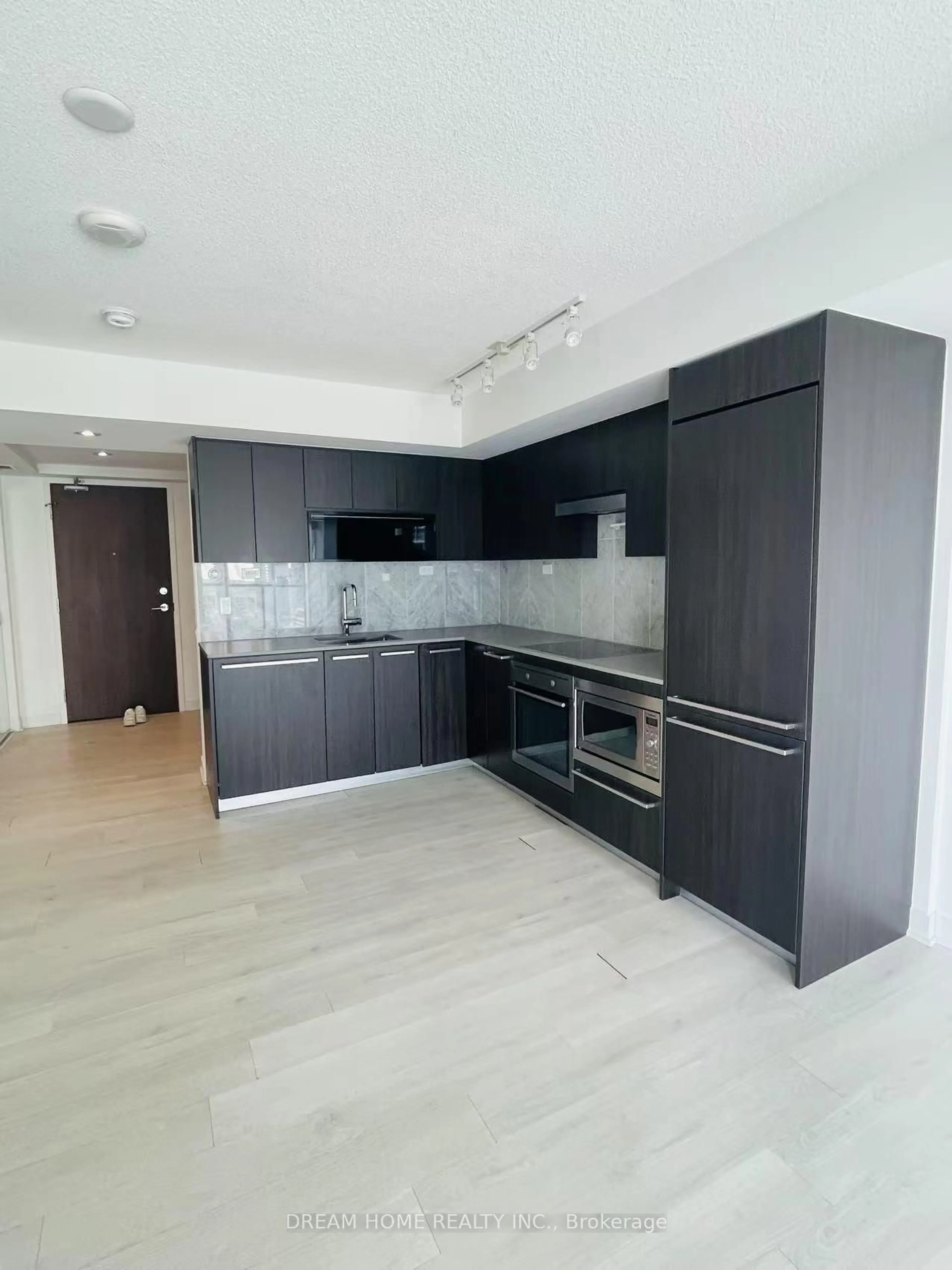 Standard kitchen, unknown for 70 Queens Wharf Rd #2310, Toronto Ontario M5V 0J2