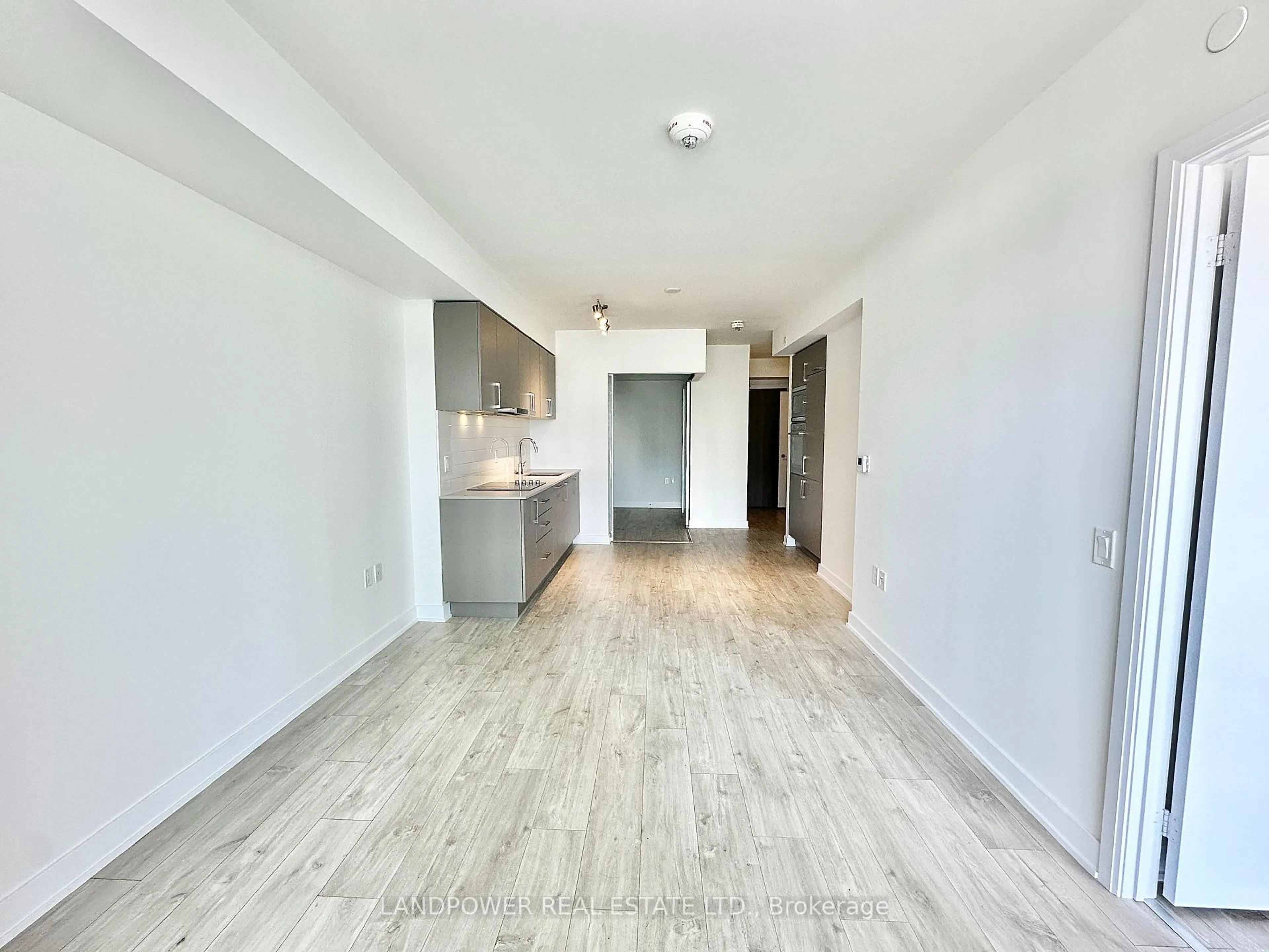A pic of a room for 27 Bathurst St #509W, Toronto Ontario M5V 2P1