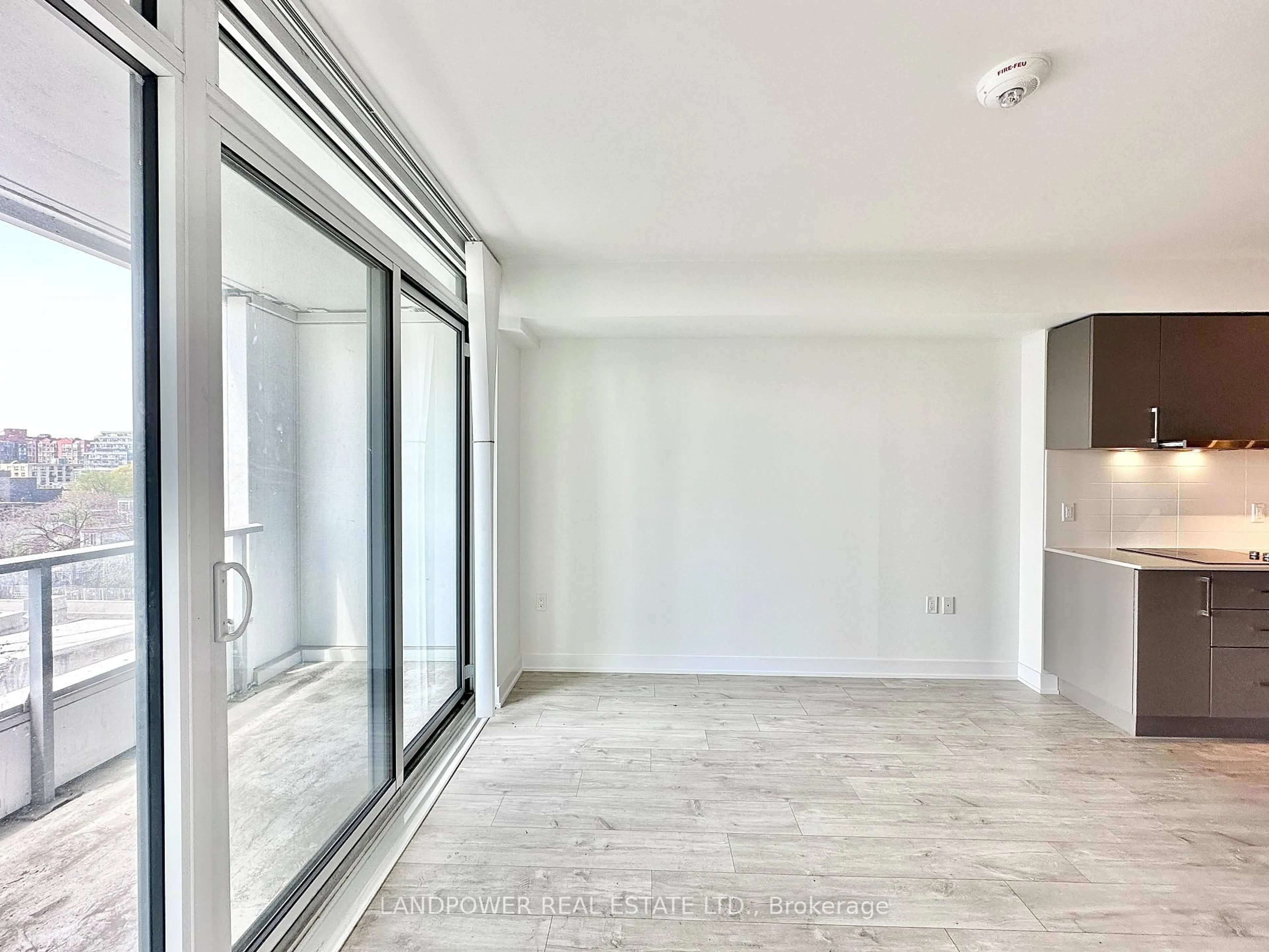 A pic of a room for 27 Bathurst St #509W, Toronto Ontario M5V 2P1