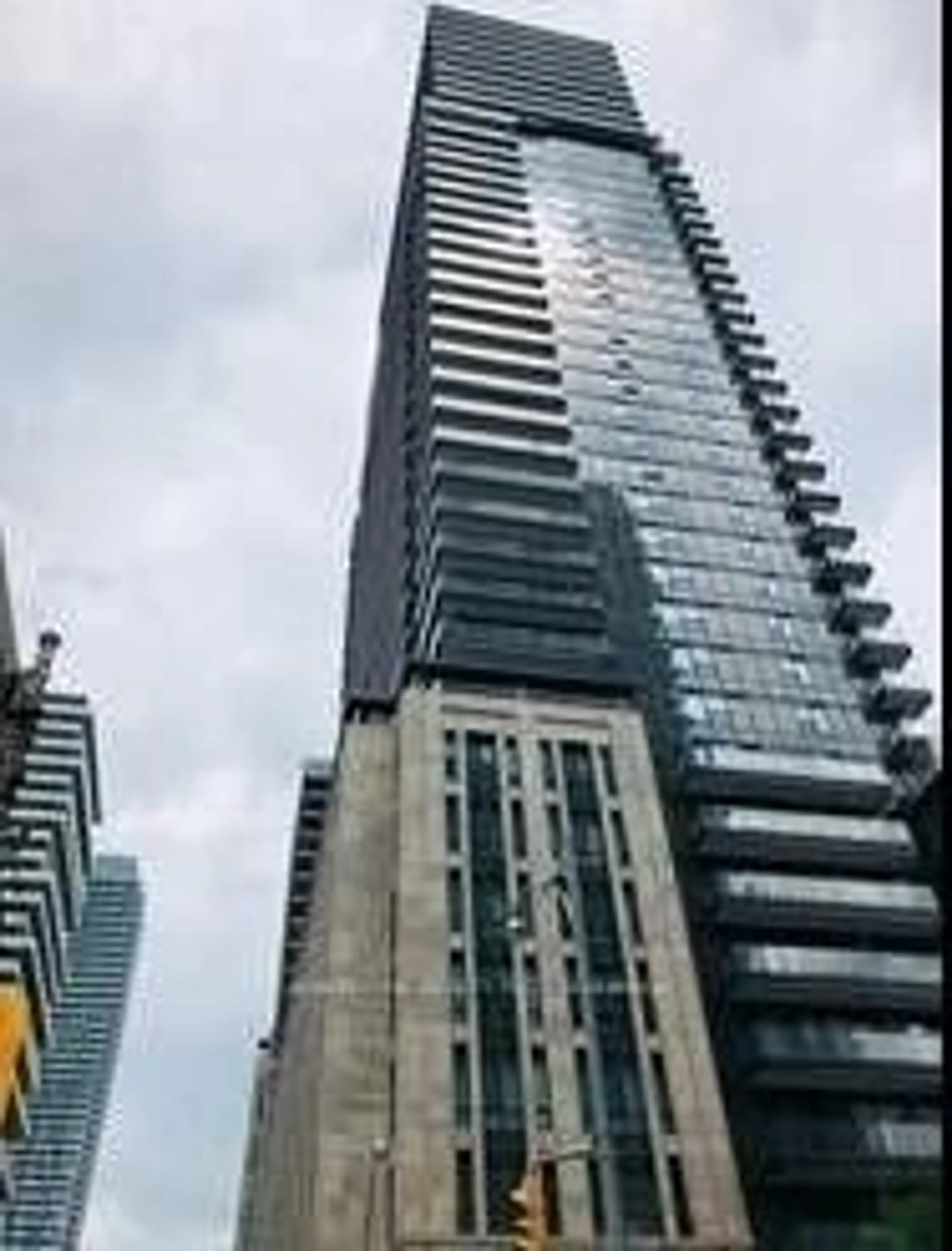 Blurry image for 955 Bay St #1507, Toronto Ontario M5S 2A2