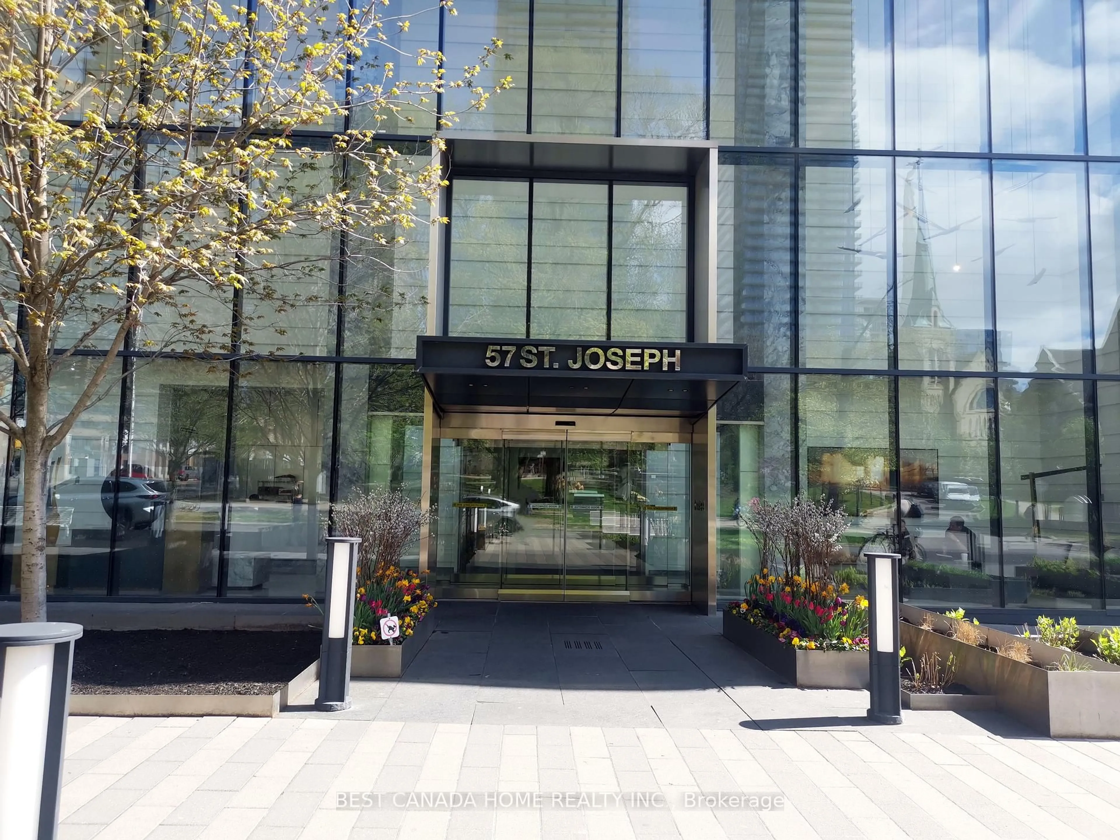 Indoor foyer for 57 St. Joseph St #805, Toronto Ontario M5S 0C5