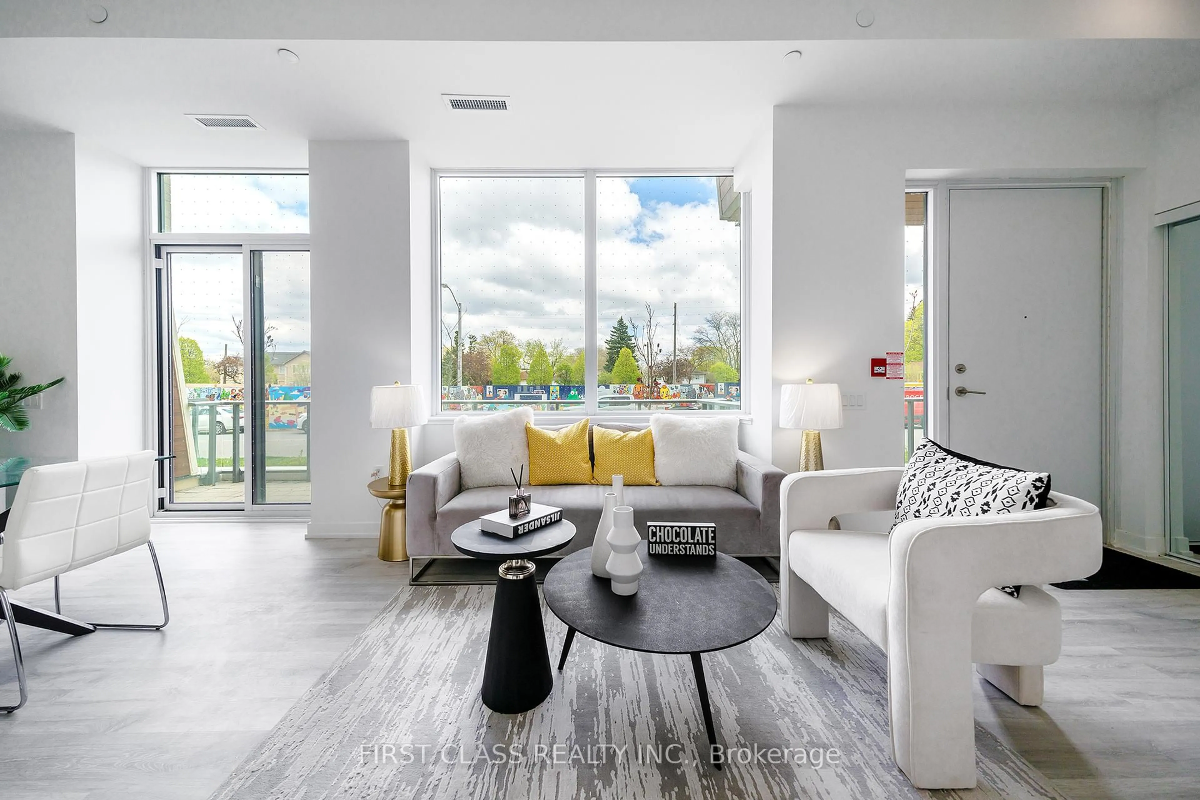 Living room with furniture, unknown for 8 Olympic Gdn Dr #28, Toronto Ontario M2M 0B9