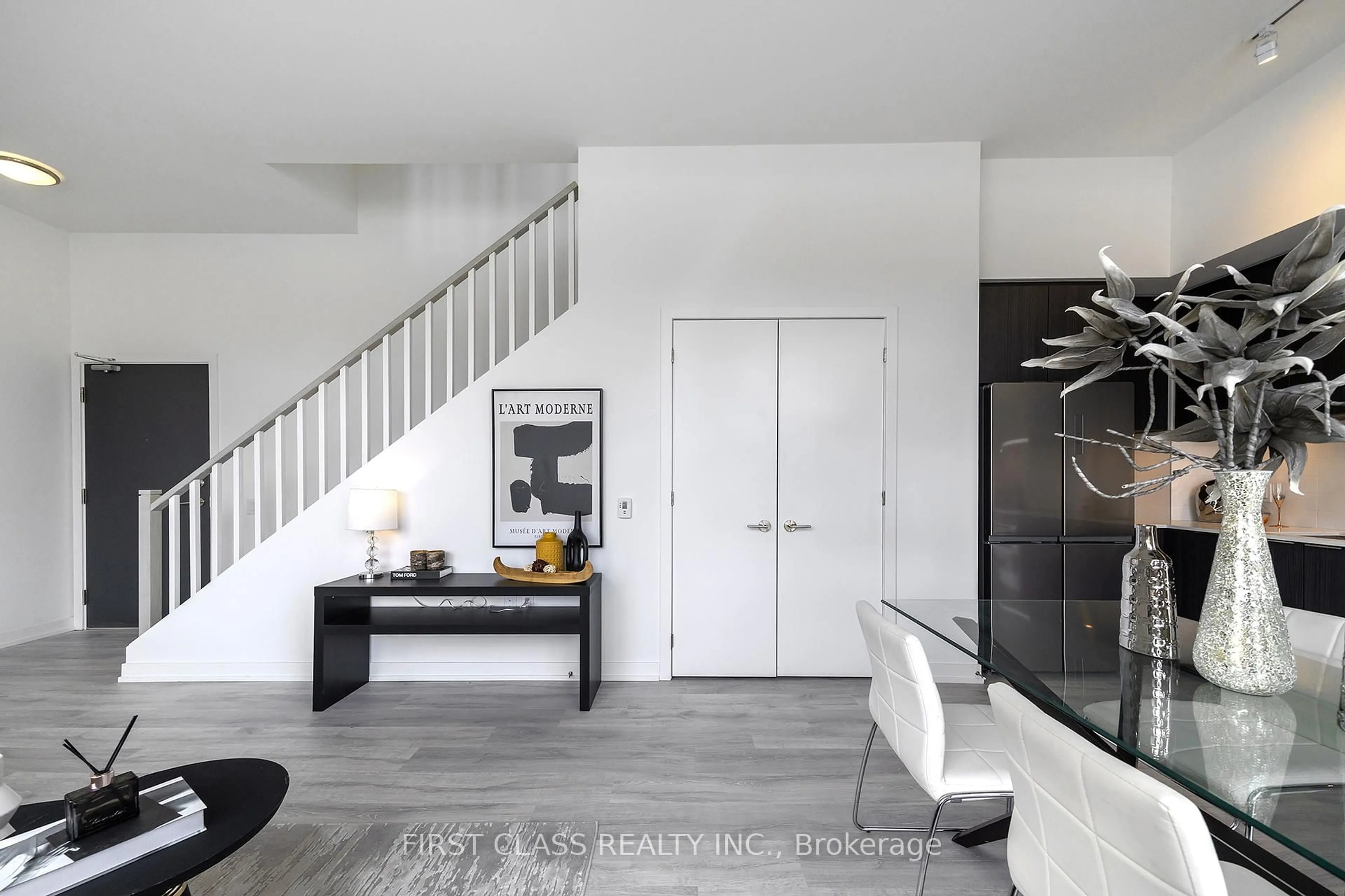 Indoor entryway for 8 Olympic Gdn Dr #28, Toronto Ontario M2M 0B9