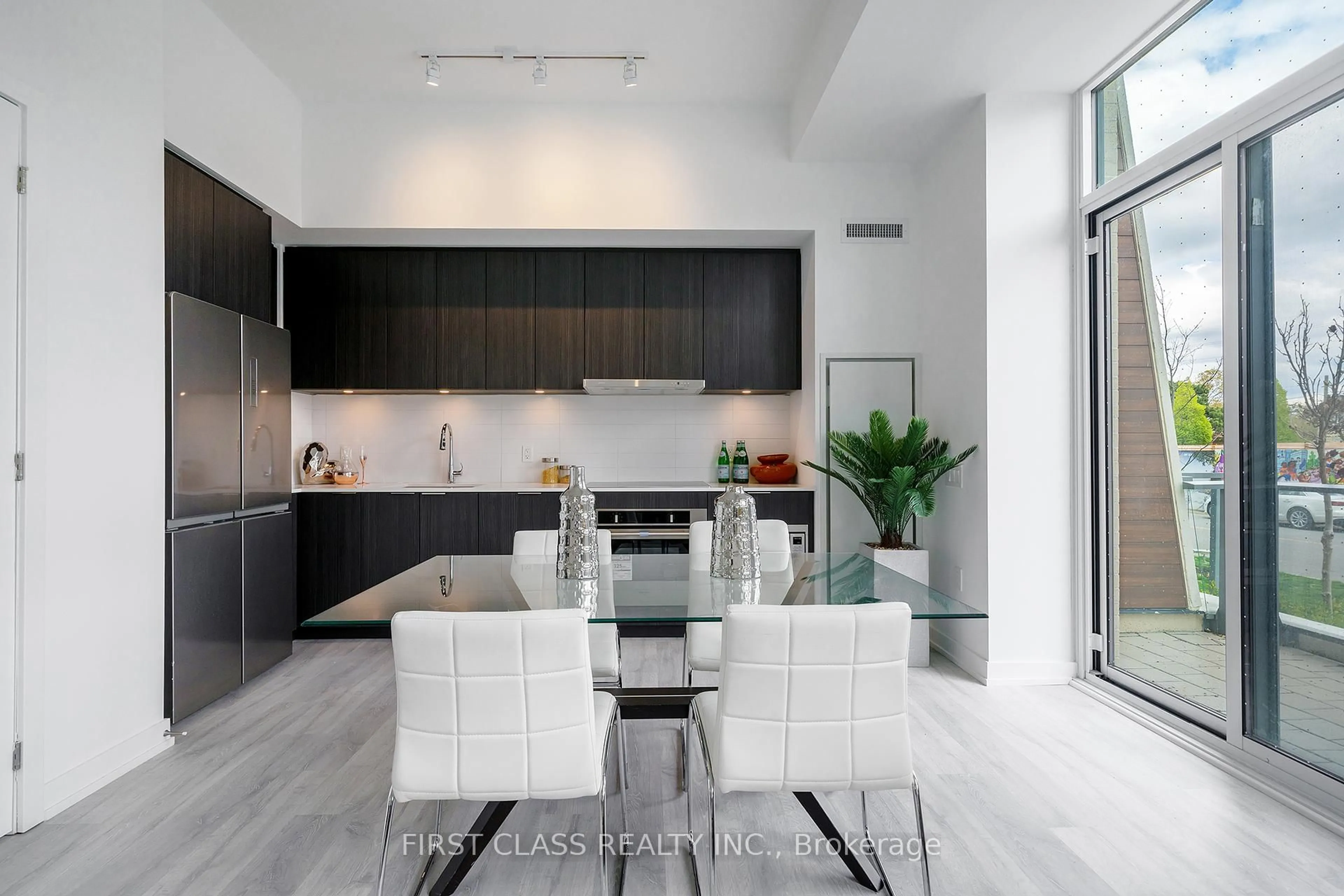 Contemporary kitchen, ceramic/tile floor for 8 Olympic Gdn Dr #28, Toronto Ontario M2M 0B9