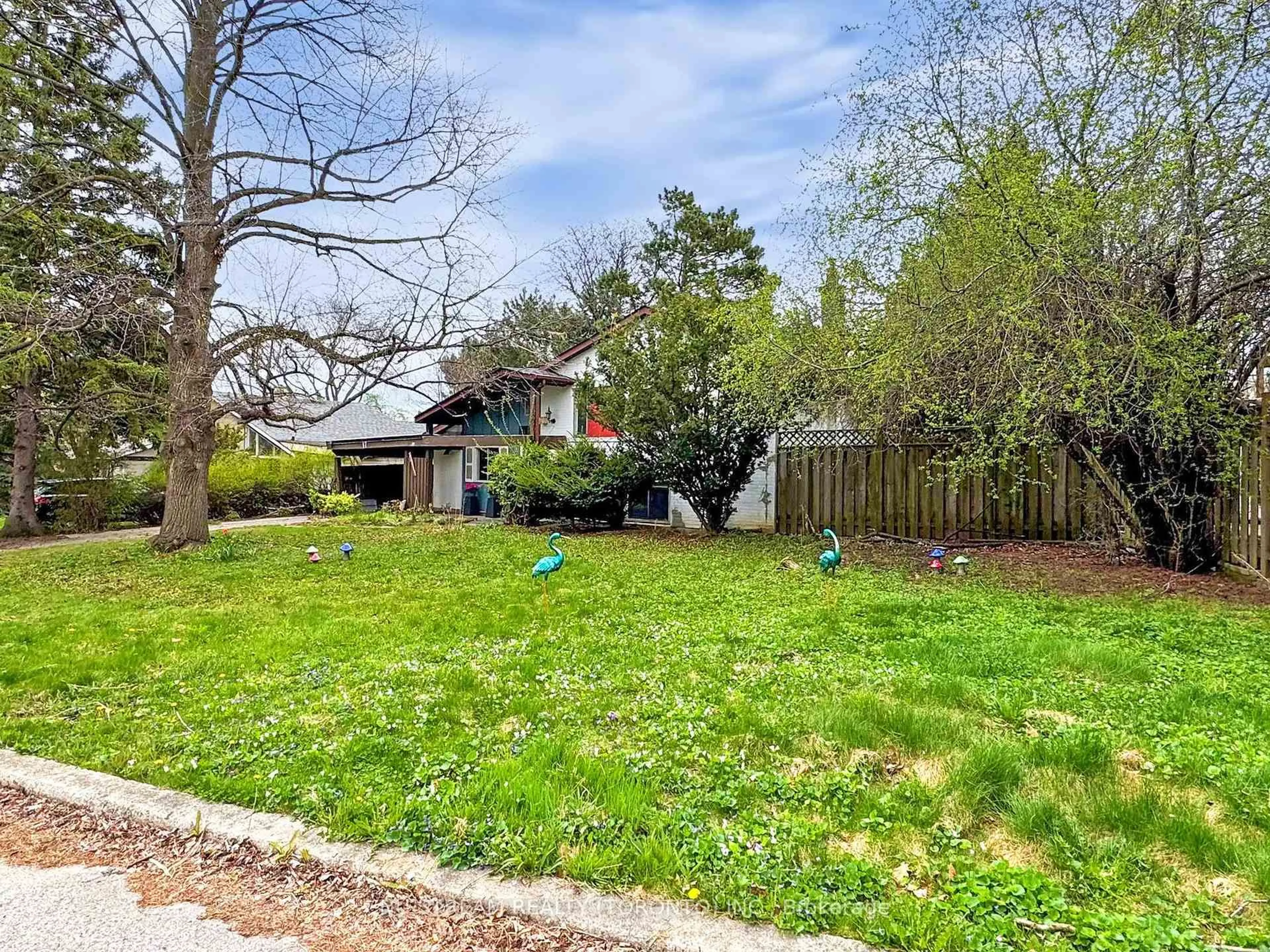 A pic from outside/outdoor area/front of a property/back of a property/a pic from drone, street for 17 Chatfield Dr, Toronto Ontario M3B 1K6