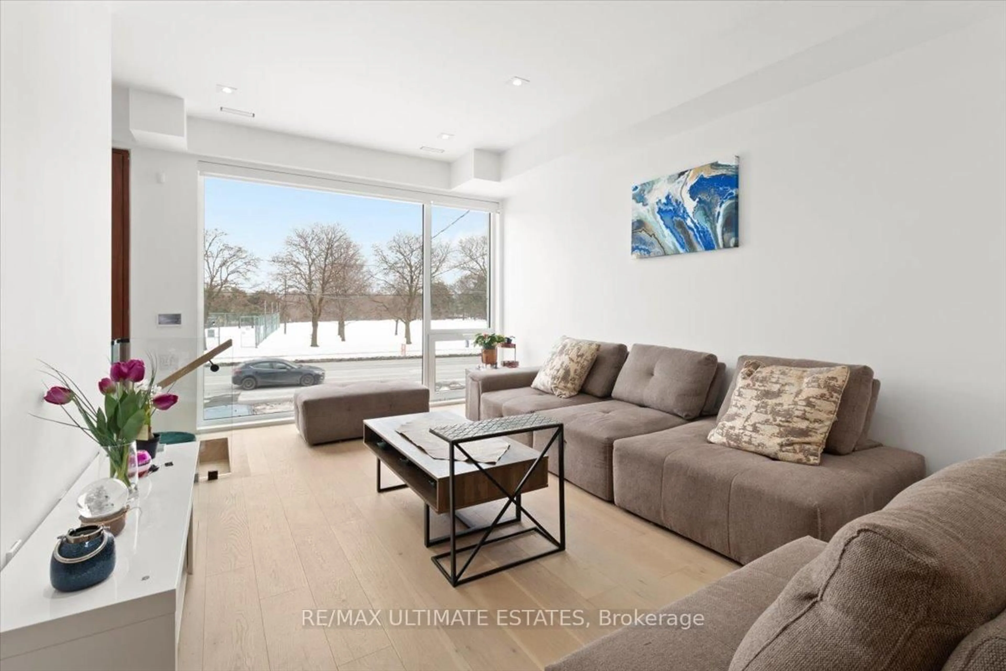 Living room with furniture, unknown for 2970B Bayview Ave, Toronto Ontario M2N 5K7