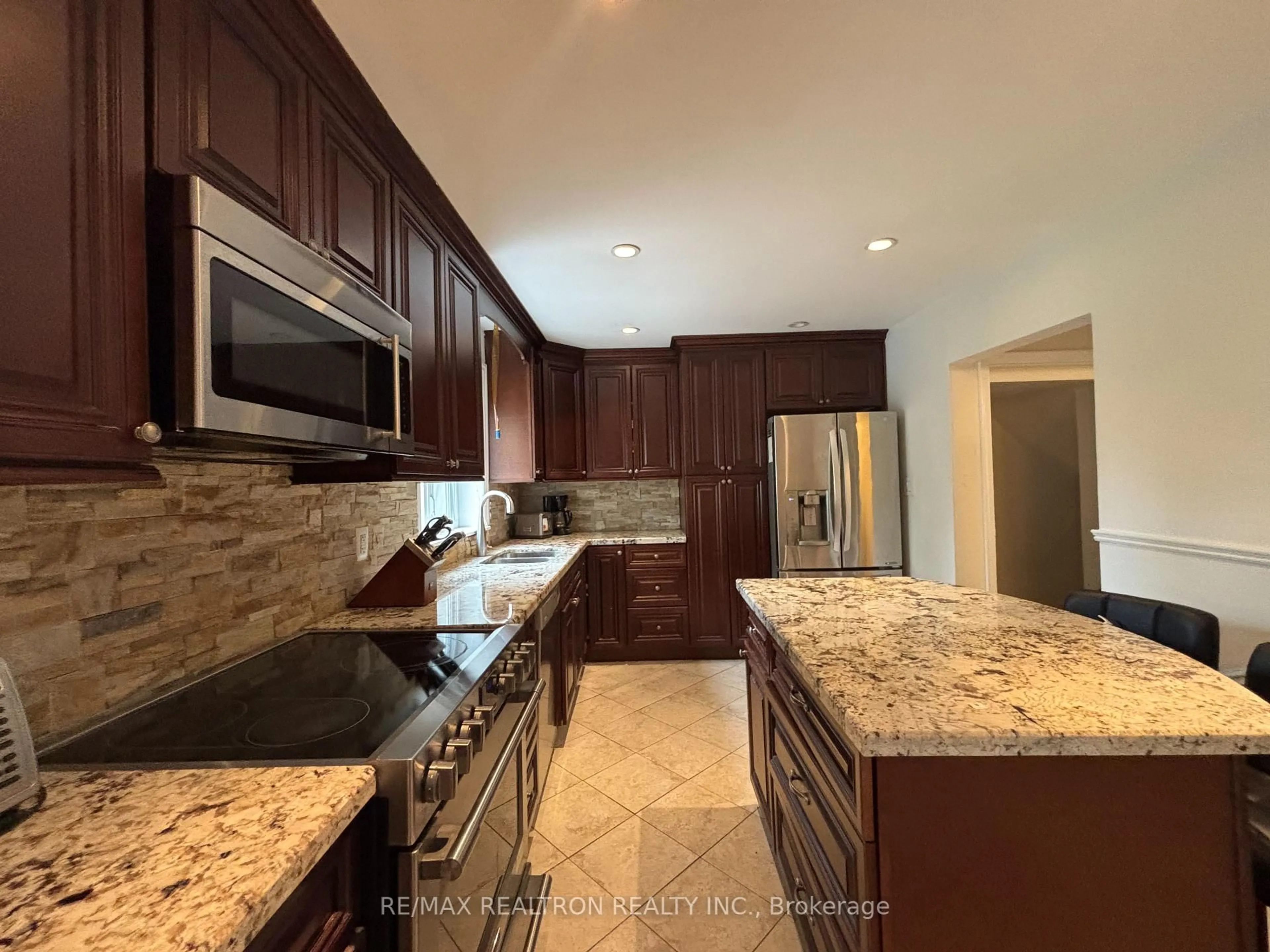 Open concept kitchen, ceramic/tile floor for 37 Newton Dr, Toronto Ontario M2M 2M6