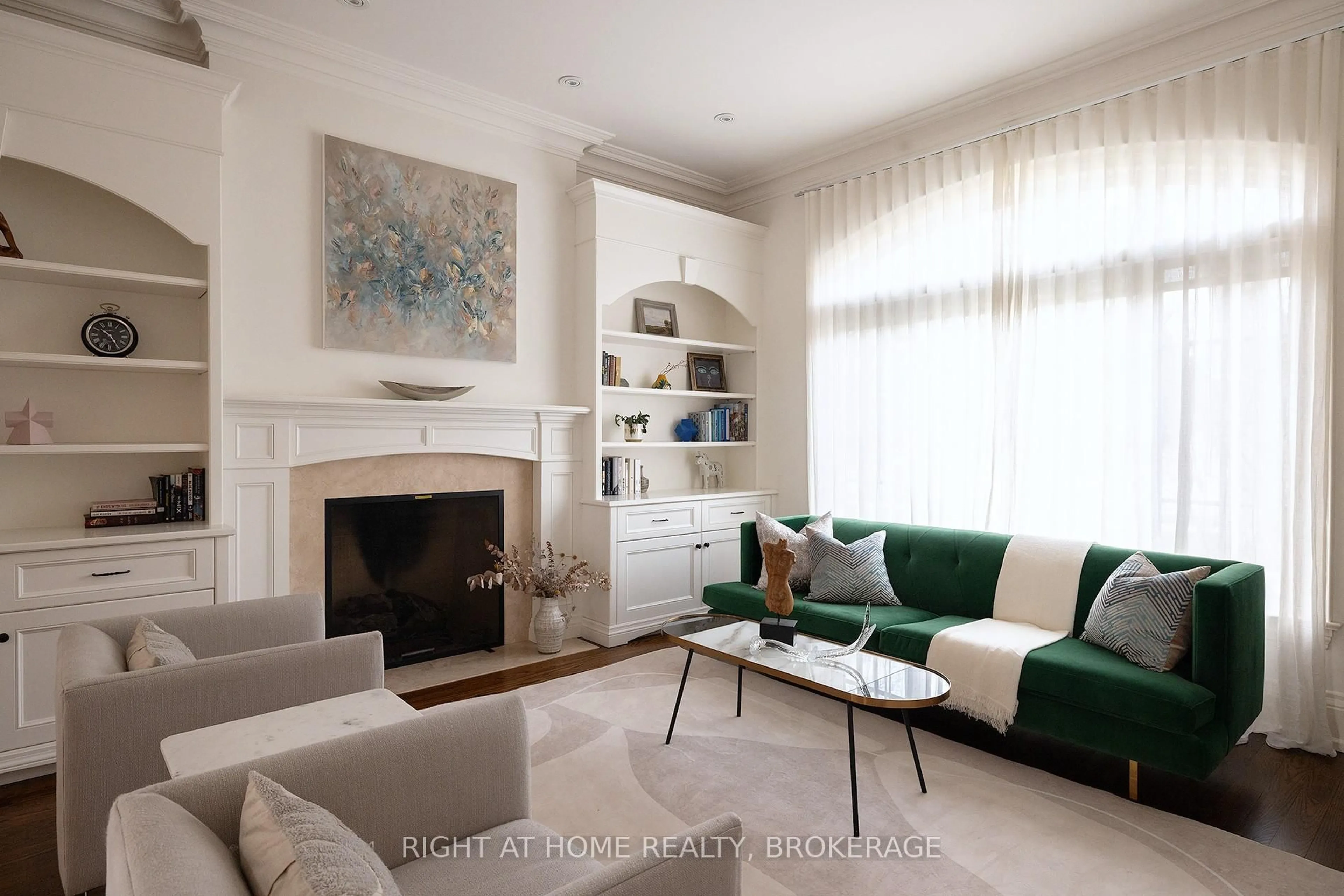 Living room with furniture, unknown for 179 Yonge Blvd, Toronto Ontario M5M 3H5