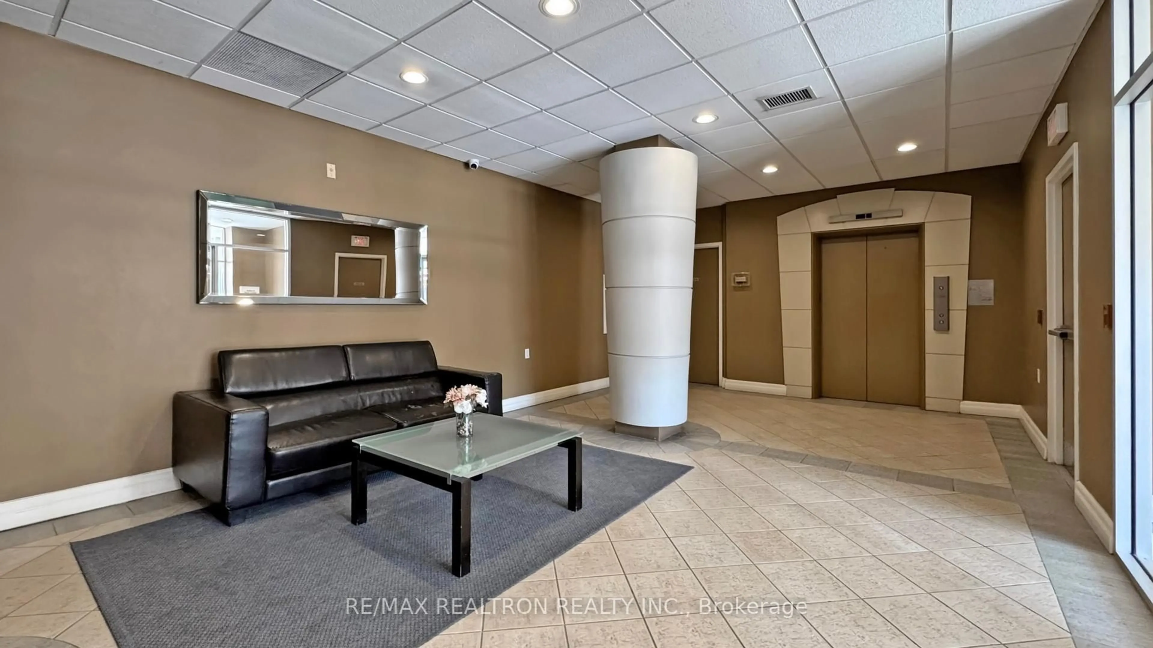 Lobby for 600 Eglinton Ave ##202, Toronto Ontario M4P 1P1