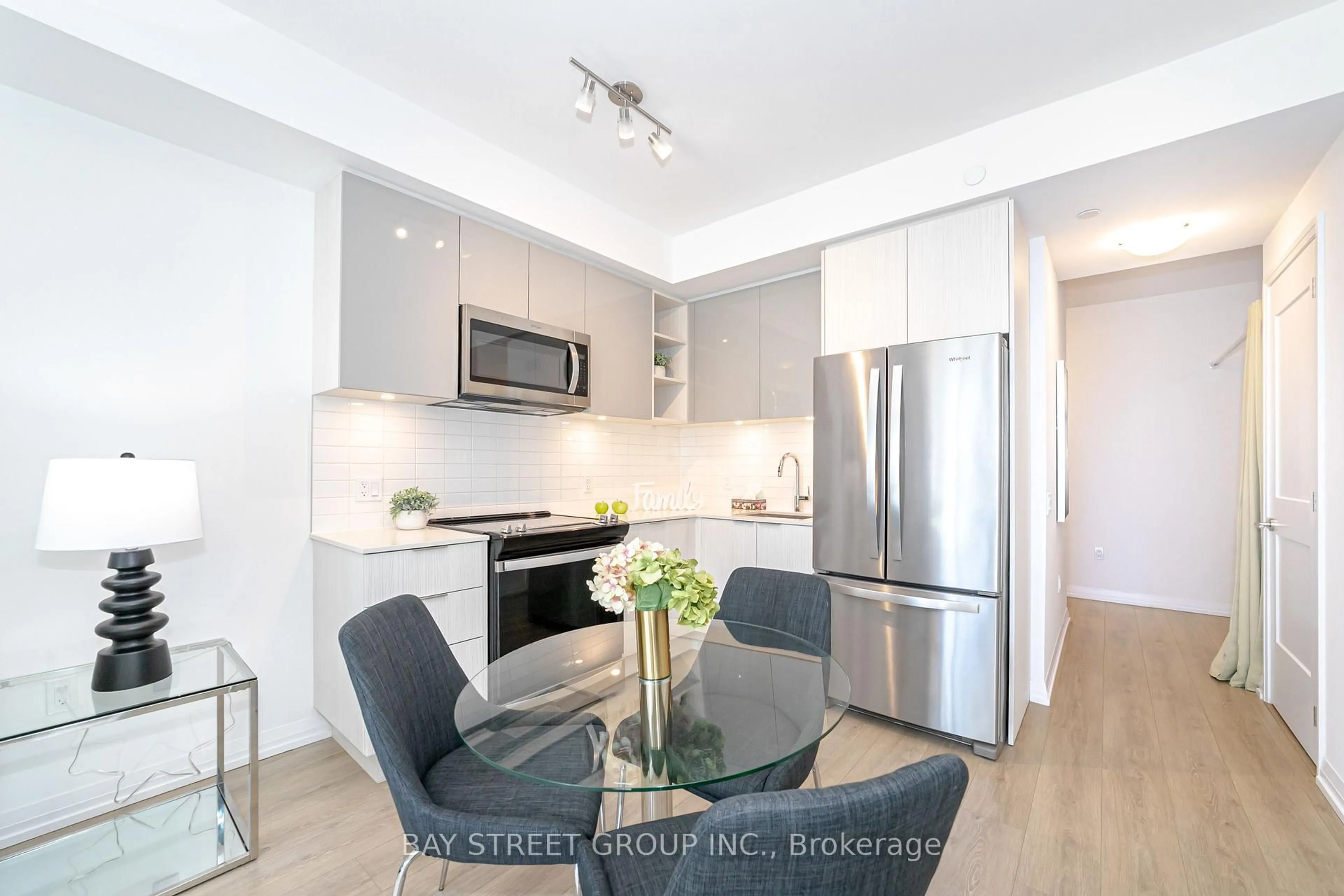 Open concept kitchen, unknown for 50 Dunfield Ave #1513, Toronto Ontario M4S 0E4