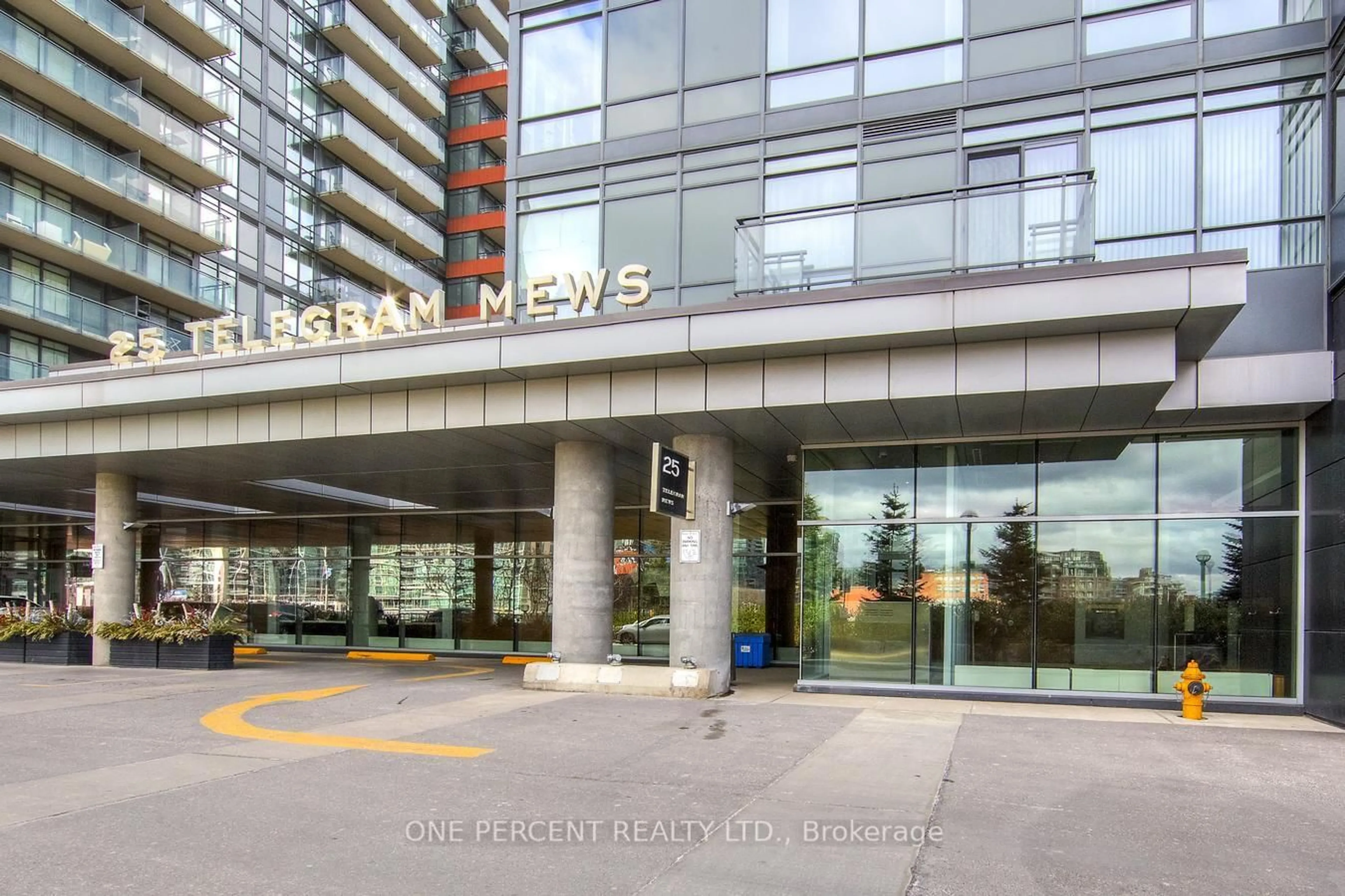 Indoor foyer for 25 Telegram Mews #5007, Toronto Ontario M5V 3Z1