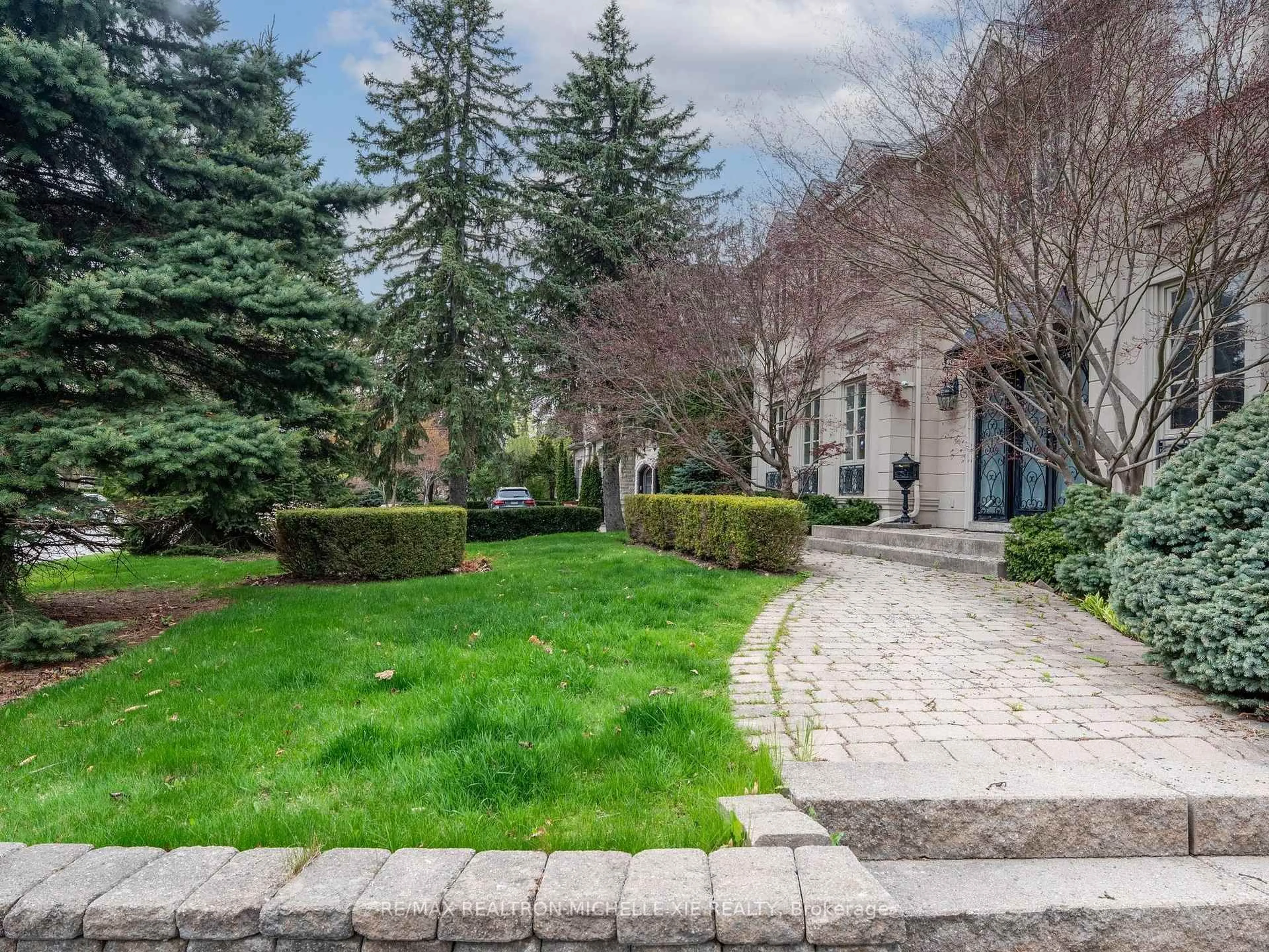 Patio, street for 8 Colvestone Rd, Toronto Ontario M2L 1X3