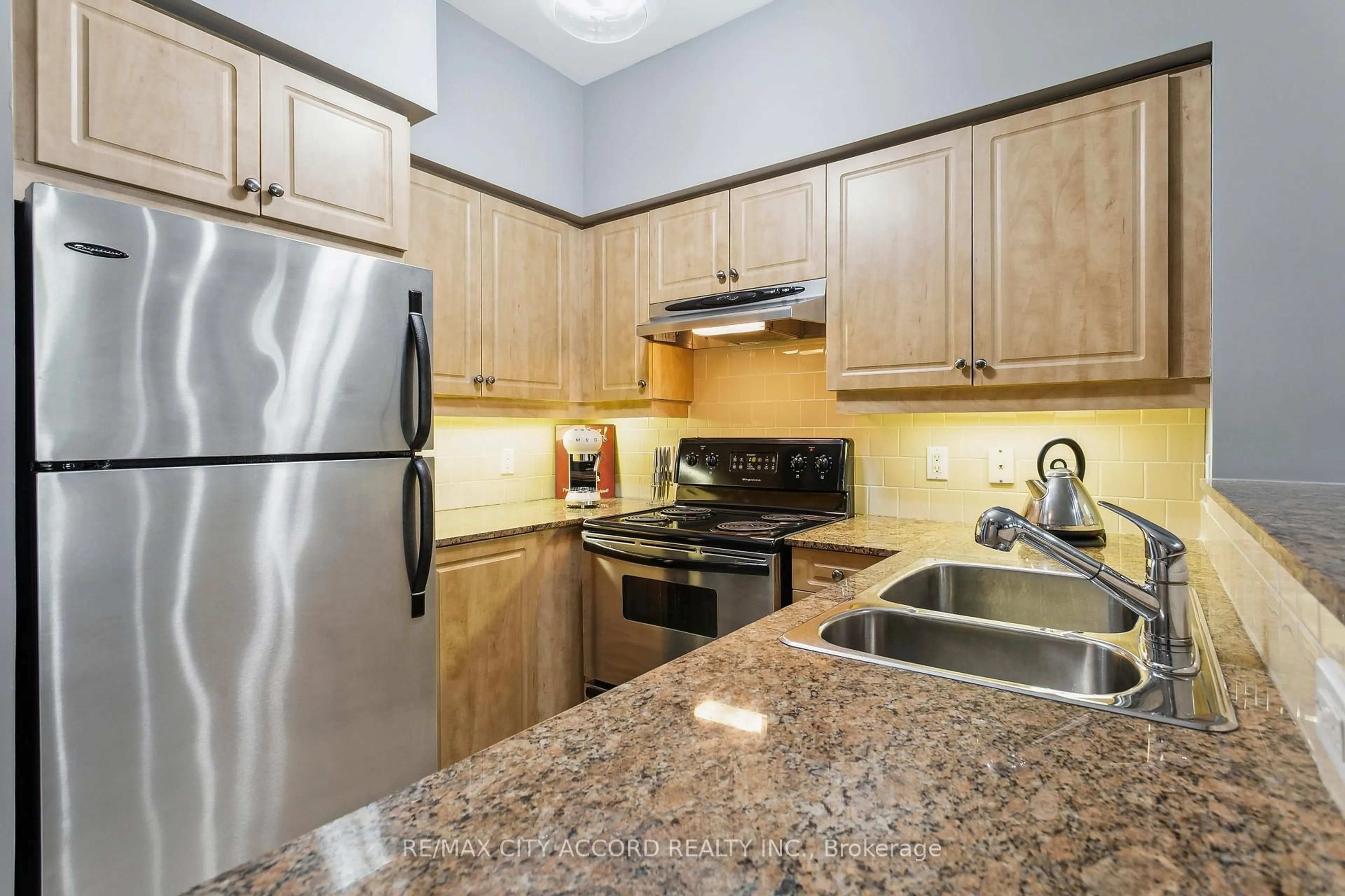 Standard kitchen, unknown for 485 Rosewell Ave #210, Toronto Ontario M4R 2J2