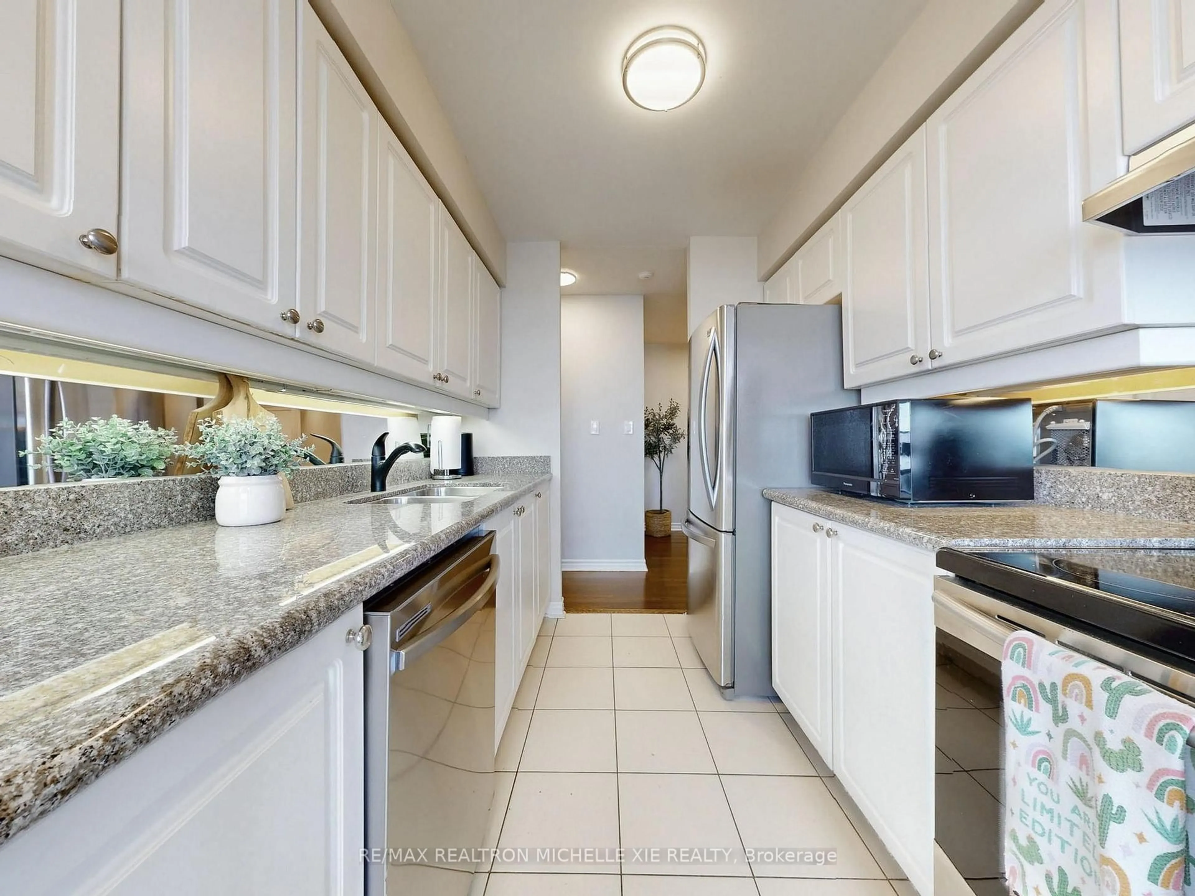 Standard kitchen, ceramic/tile floor for 1 Rean Dr #1108, Toronto Ontario M2K 3C1
