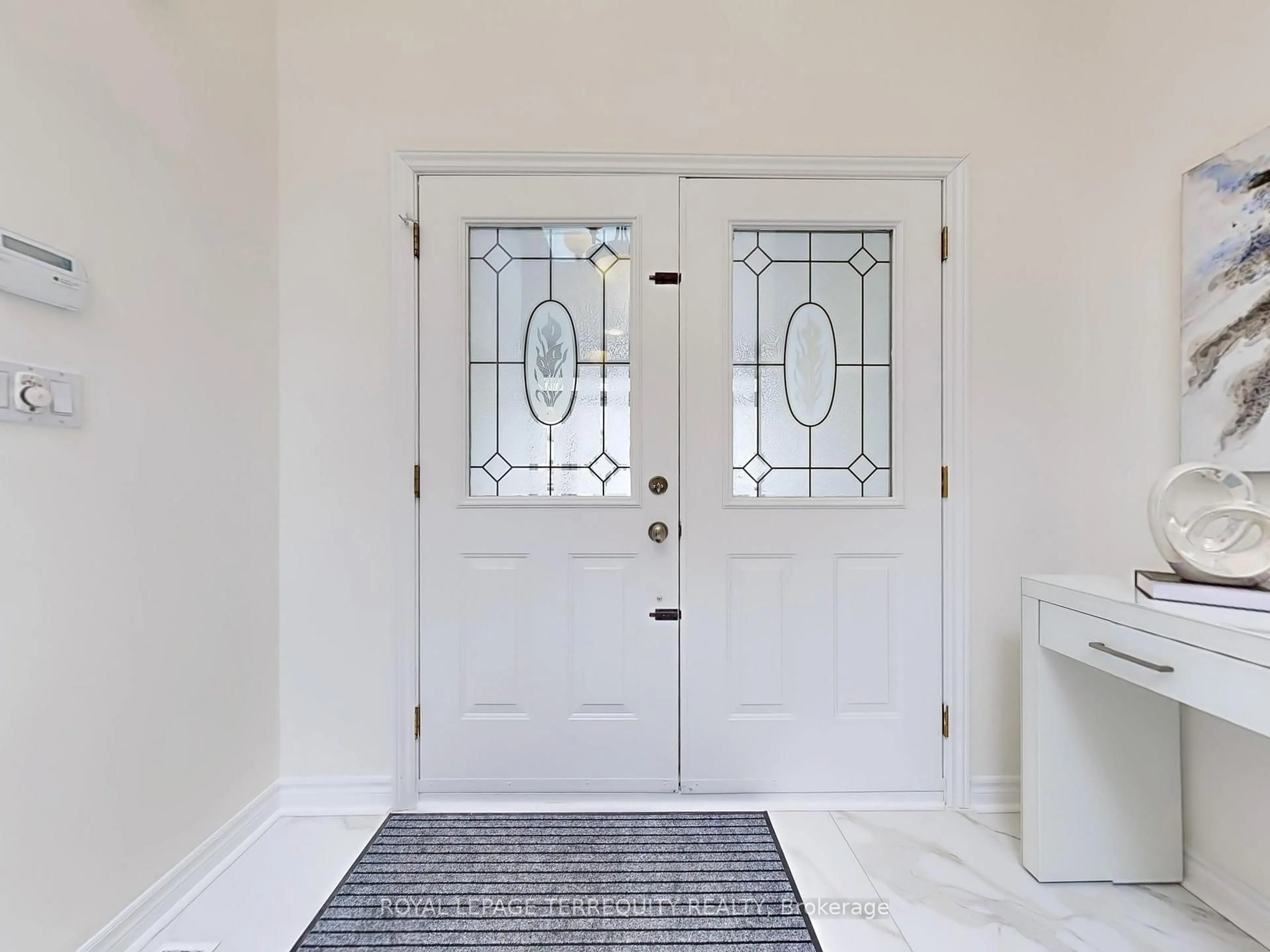 Indoor entryway for 219 Dunview Ave, Toronto Ontario M2N 4H9
