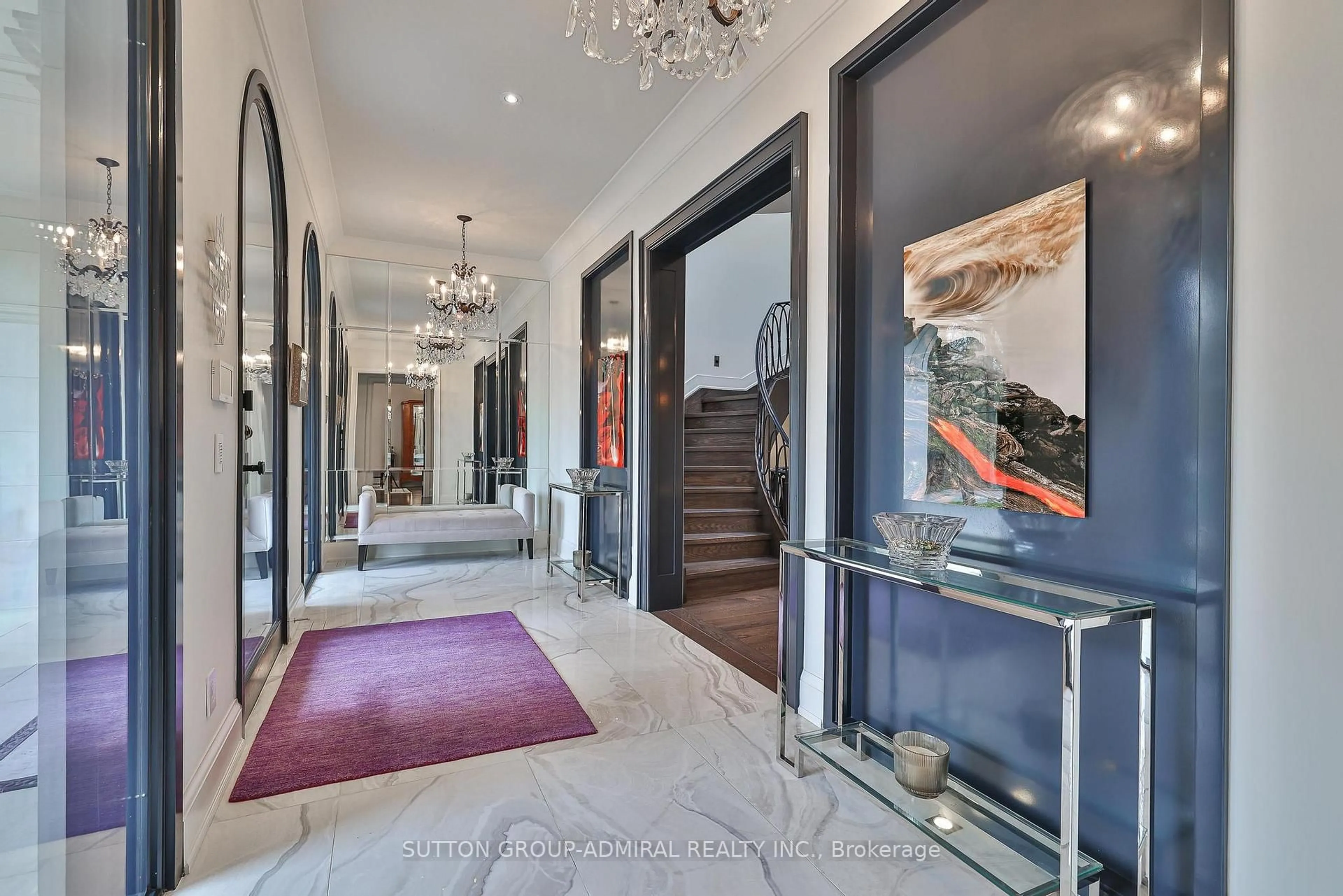 Indoor foyer for 125 Sandringham Dr, Toronto Ontario M3H 1E2