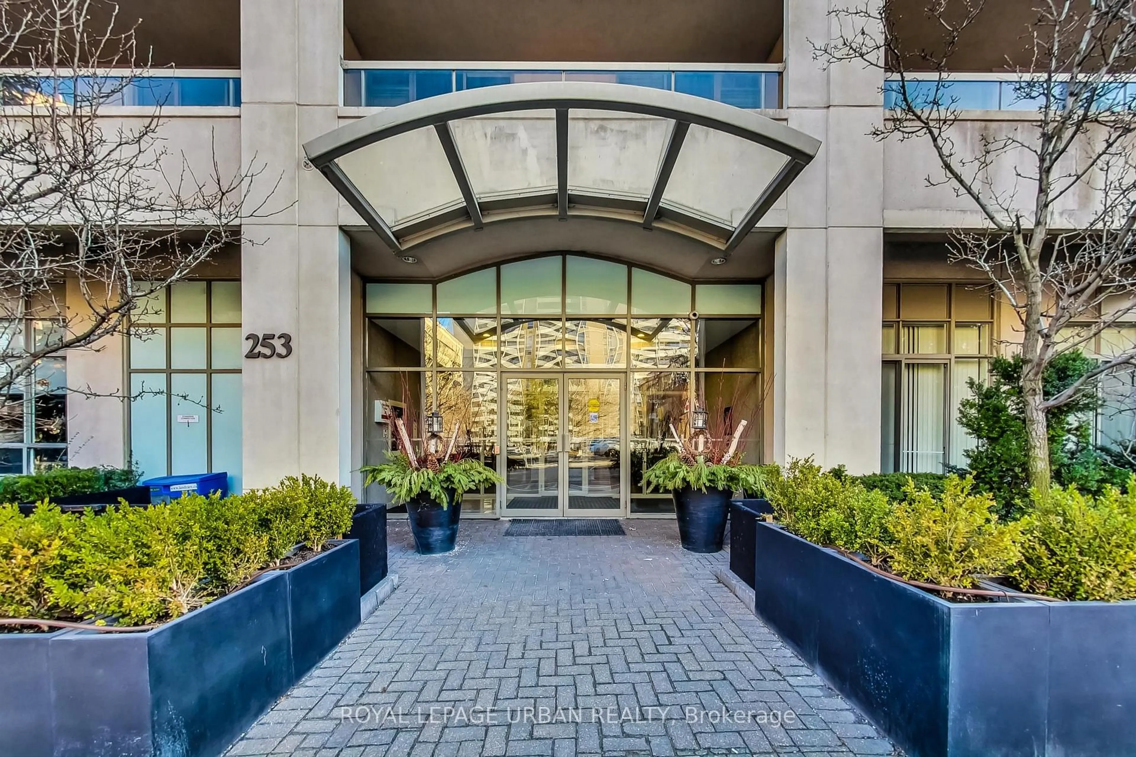 Indoor foyer for 253 Merton St #1508, Toronto Ontario M4S 3H2