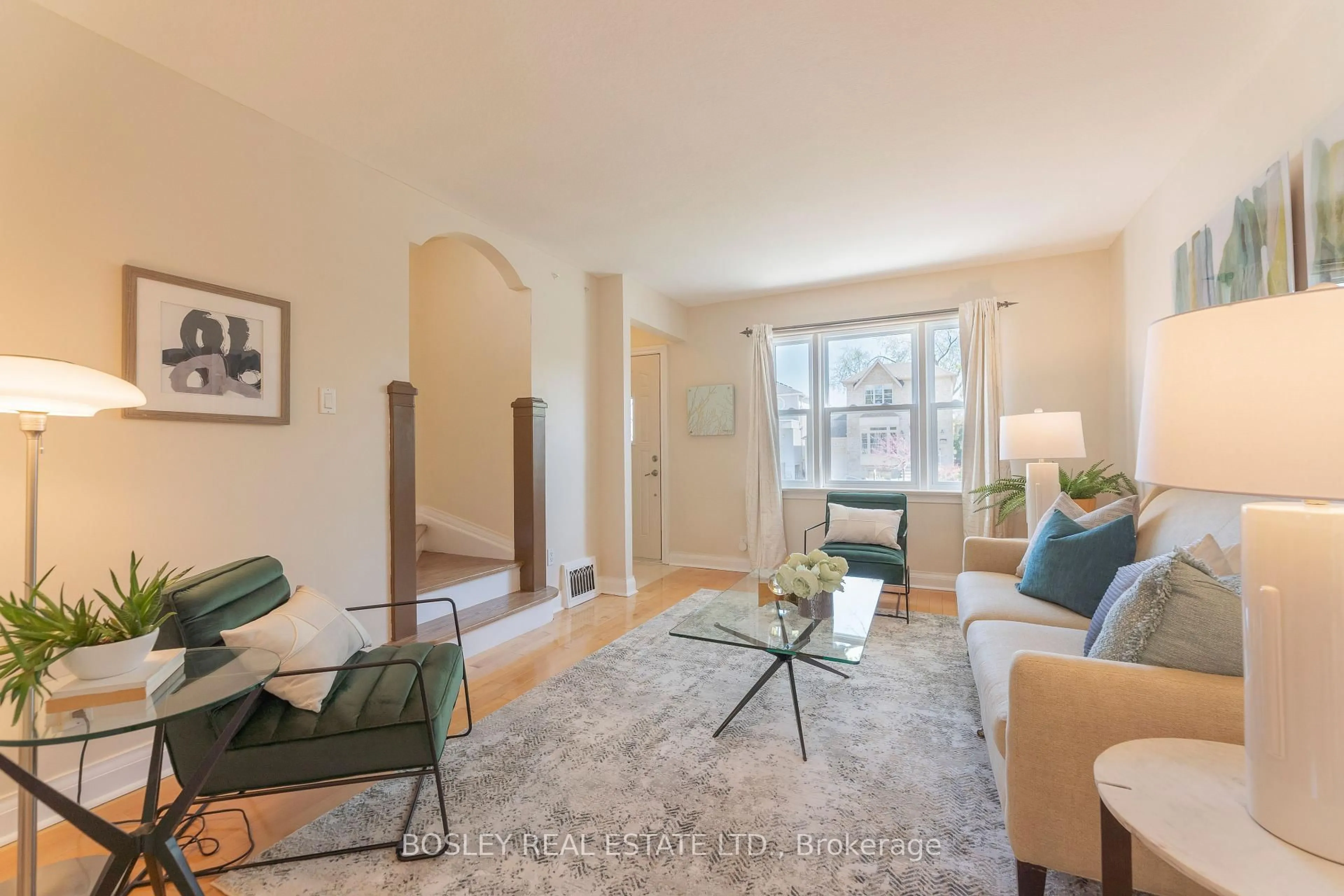 Living room with furniture, unknown for 570 Broadway Ave, Toronto Ontario M4G 2S3