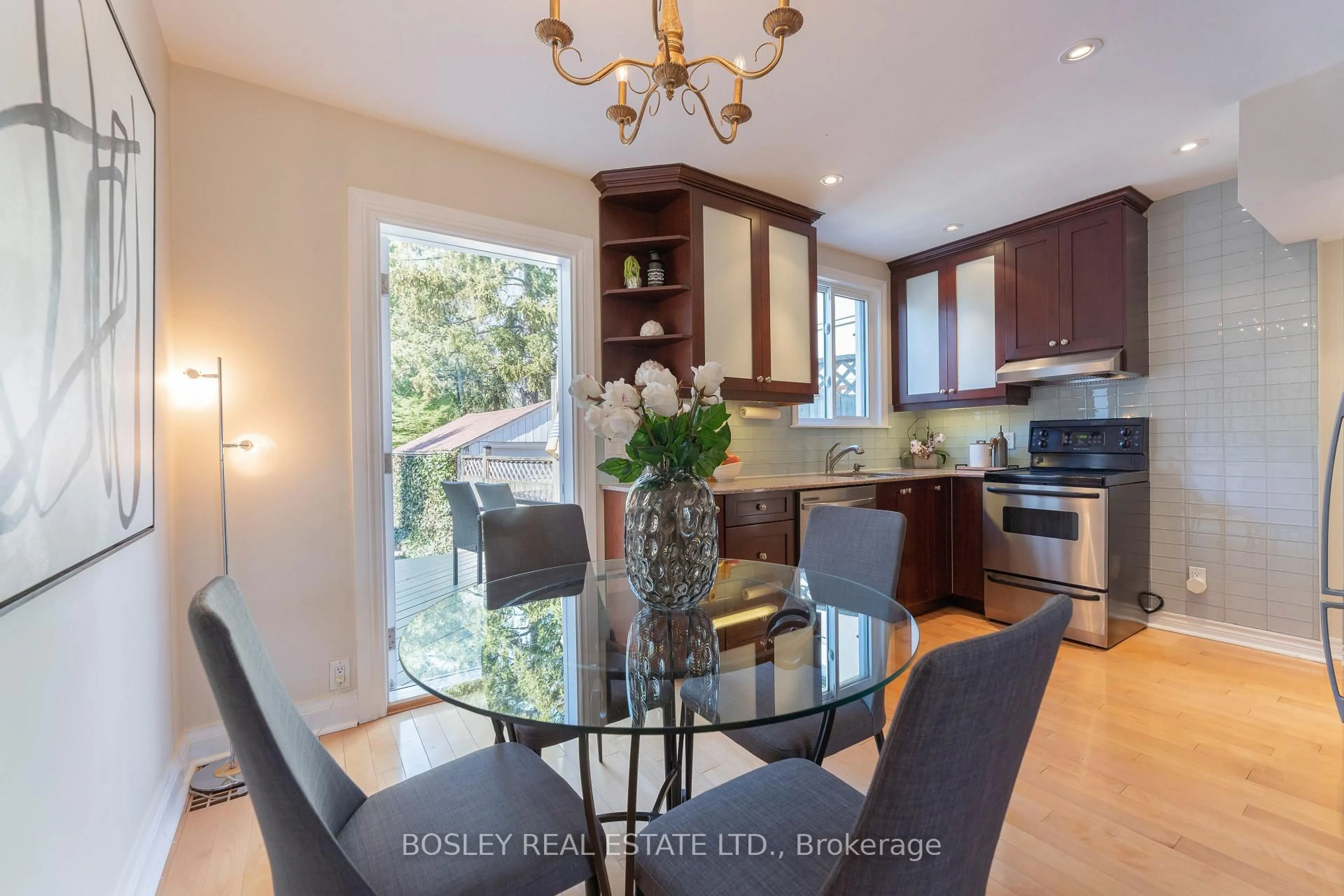 Open concept kitchen, ceramic/tile floor for 570 Broadway Ave, Toronto Ontario M4G 2S3