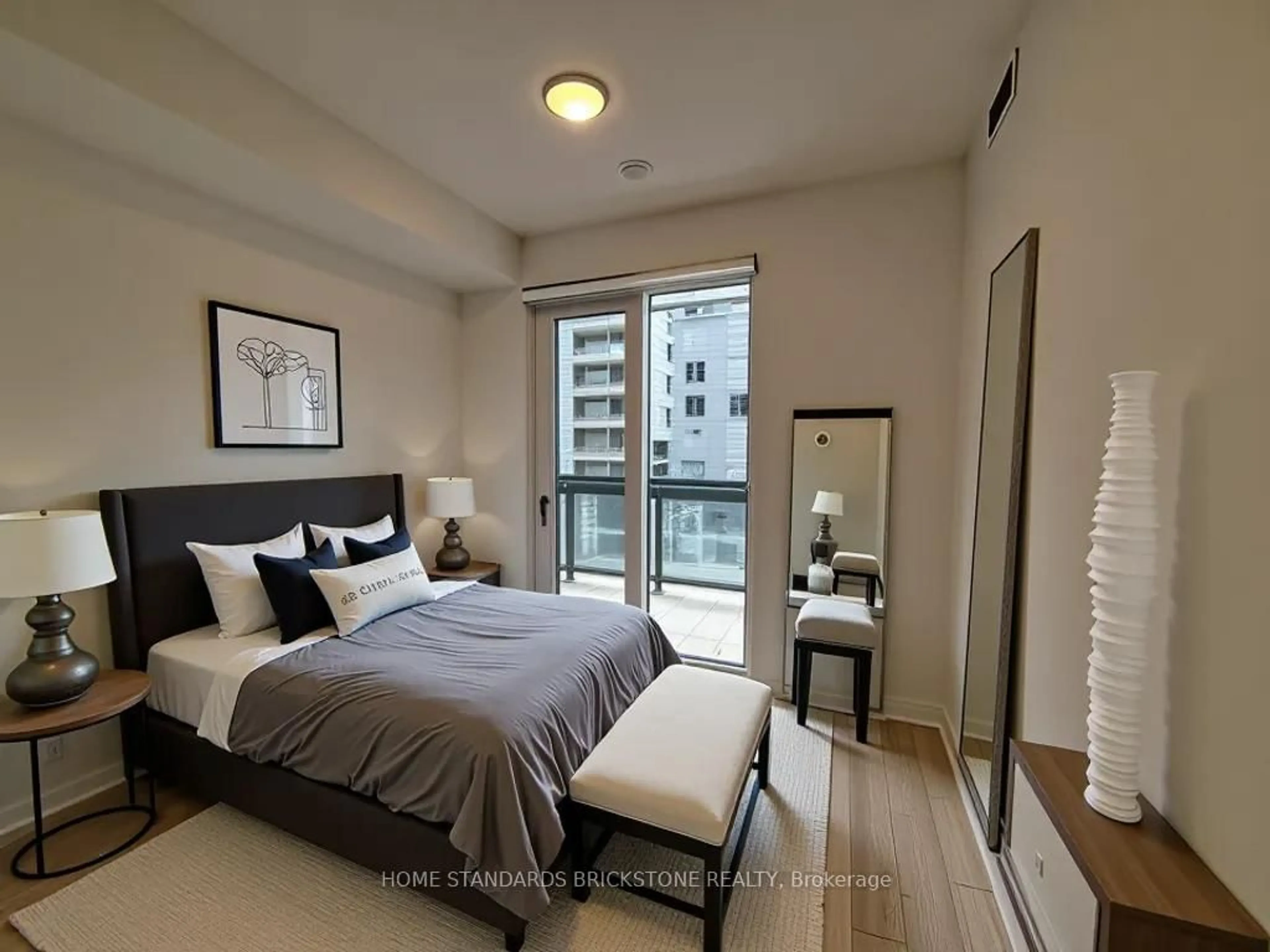 Bedroom with bed, unknown for 39 Roehampton Ave #609, Toronto Ontario M4P 1P9