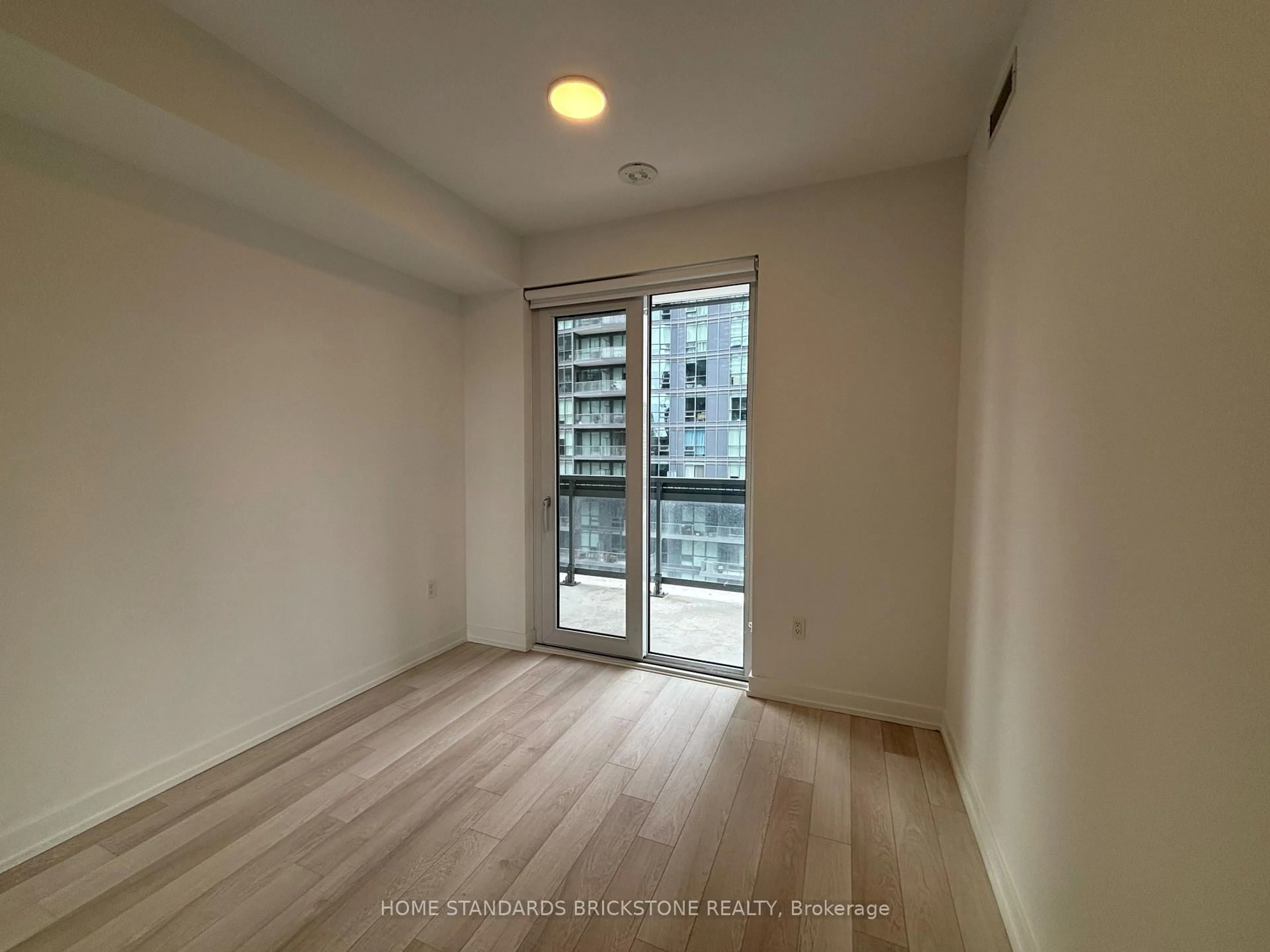 A pic of a room for 39 Roehampton Ave #609, Toronto Ontario M4P 1P9