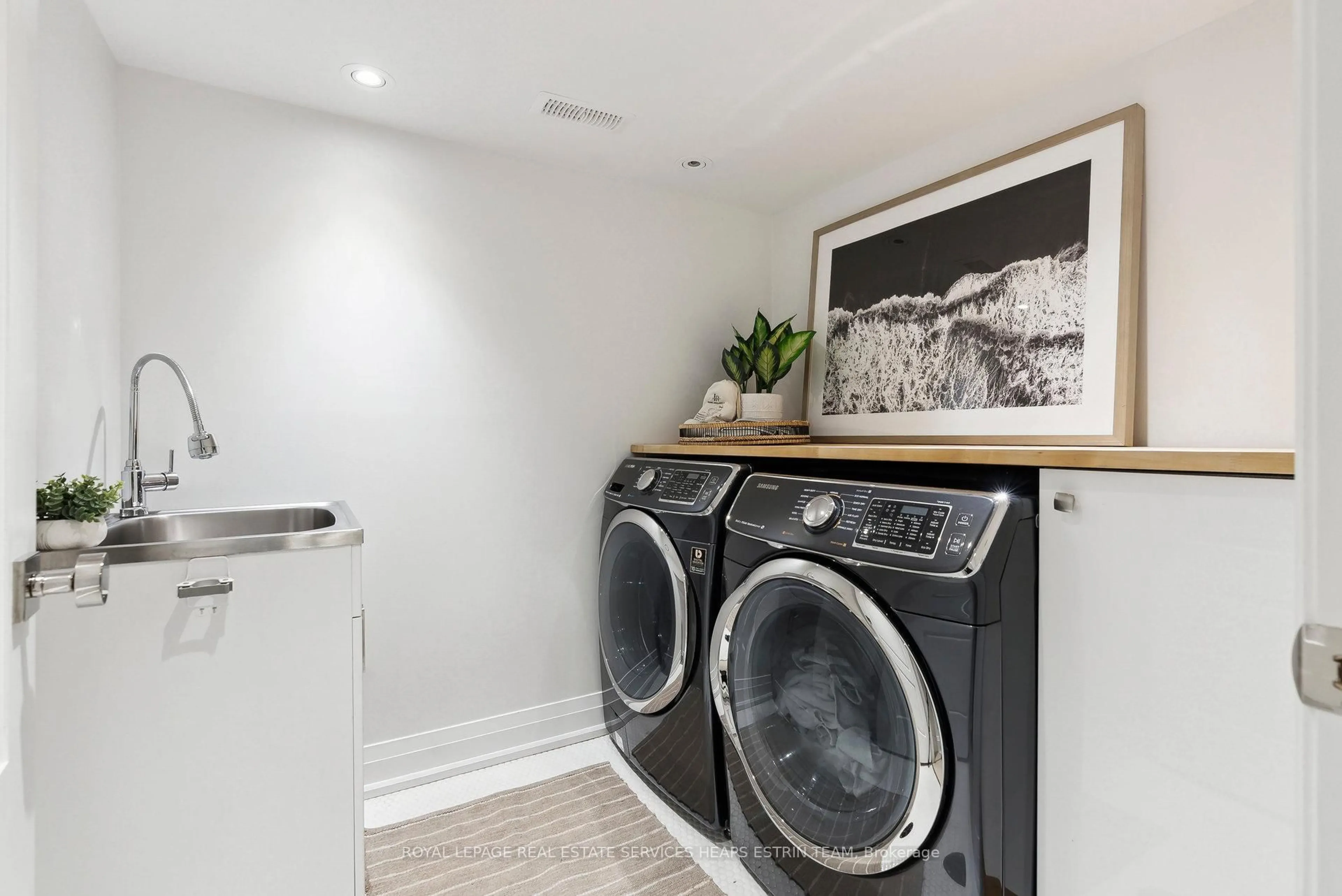 Laundry room for 161 Macpherson Ave, Toronto Ontario M5R 1W9